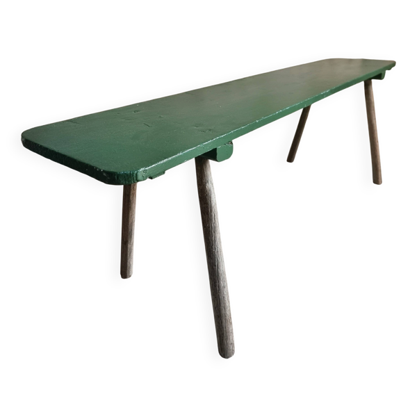 Banc ancien en pin avec pieds en châtaignier, finition peinte en vert, France vers 1900–1930