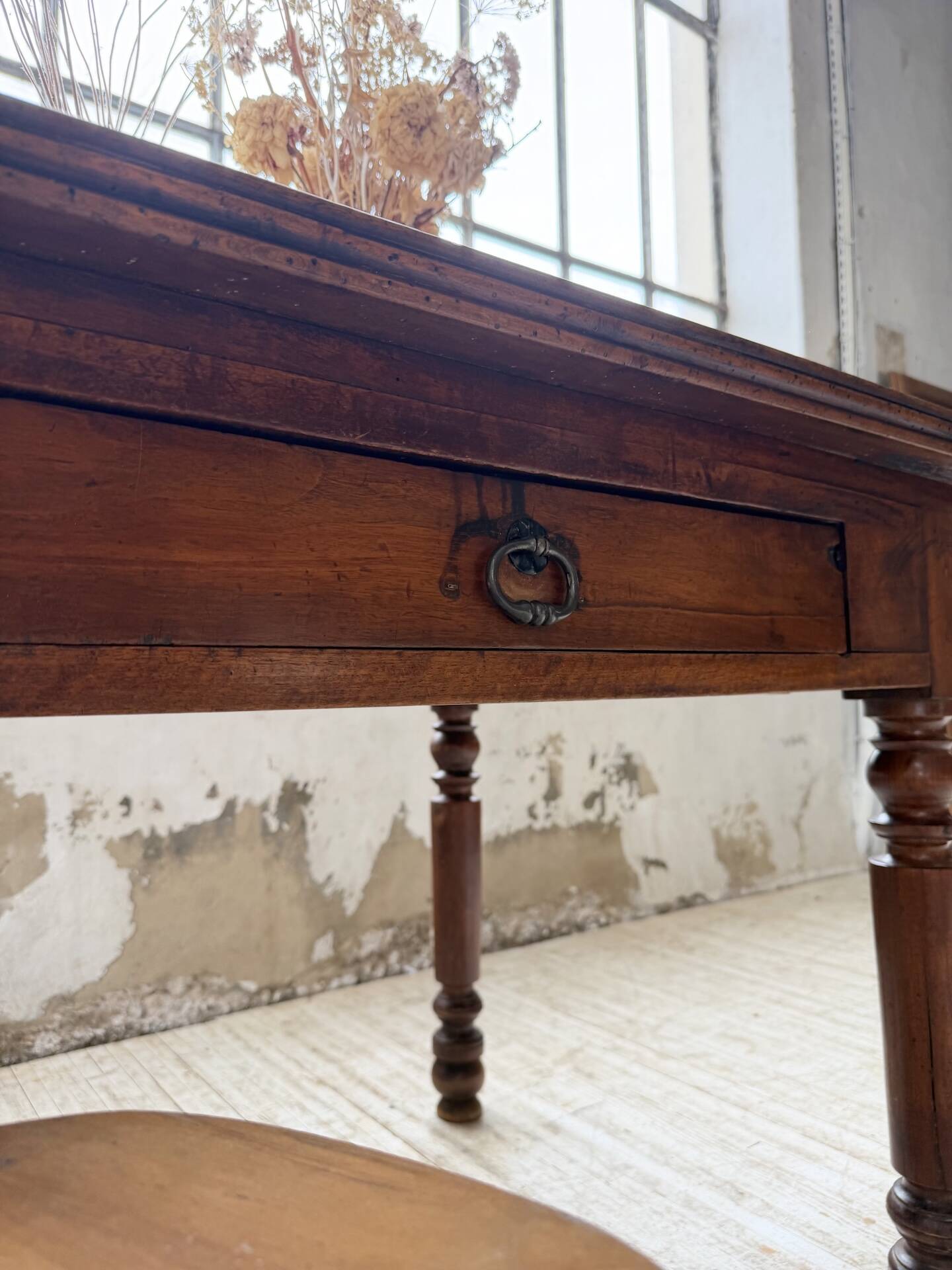 Table de ferme ou table de drapier noyer massif 1900