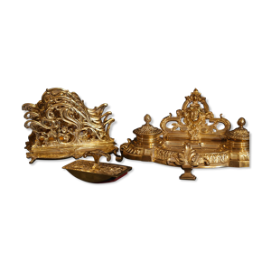Nécessaire de bureau en bronze,