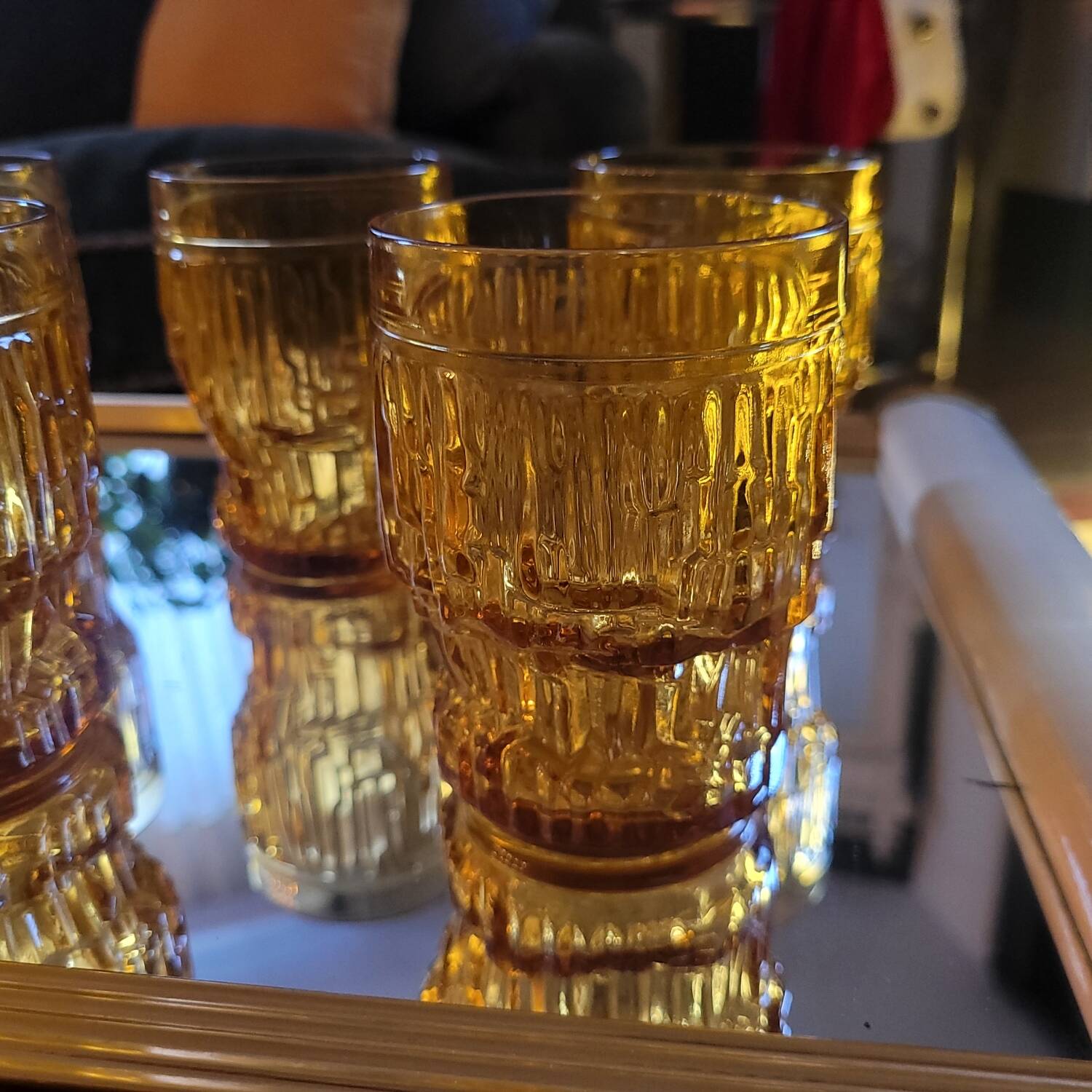Verres ambrés en verre moulé. Années 60–70