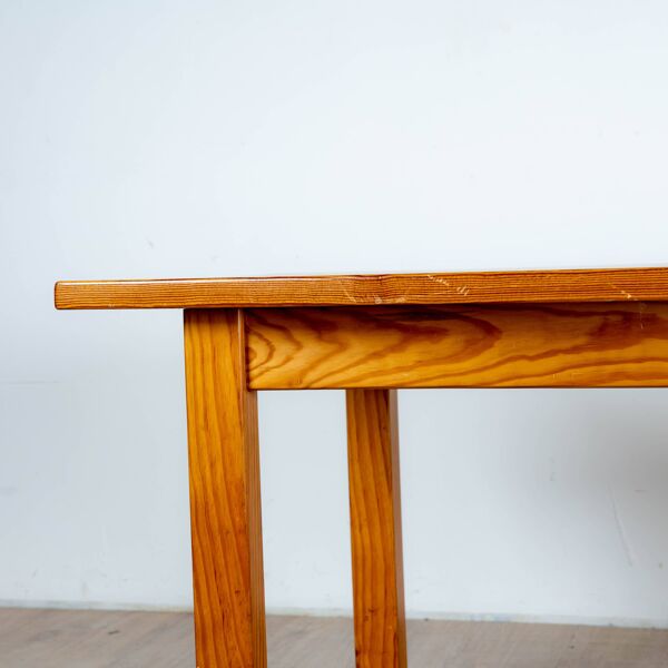 Table de salle à manger en pin des Landes de Pierre Gauthier Delaye éditons Vergneres