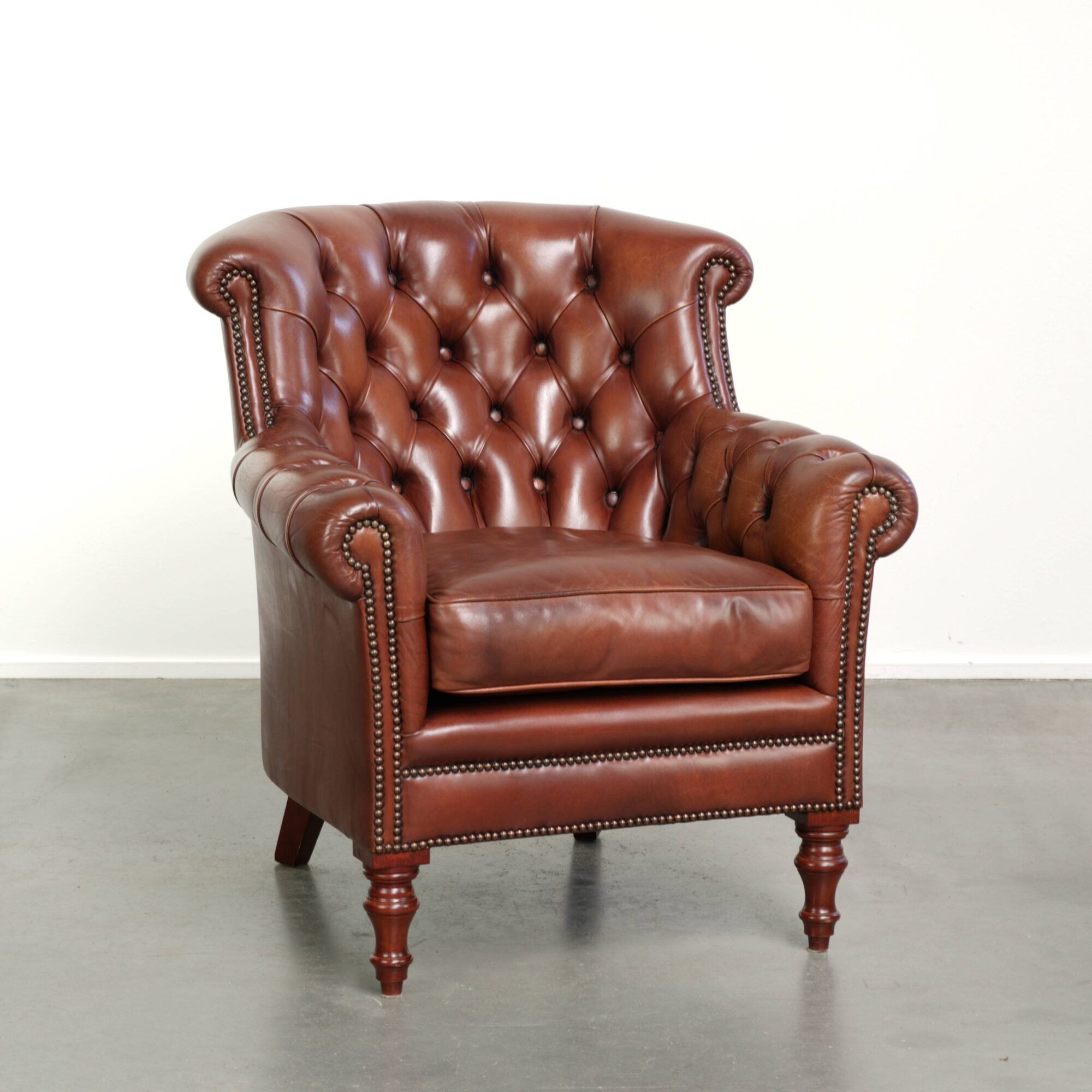 Cognac-coloured cow leather Chesterfield armchair in English style