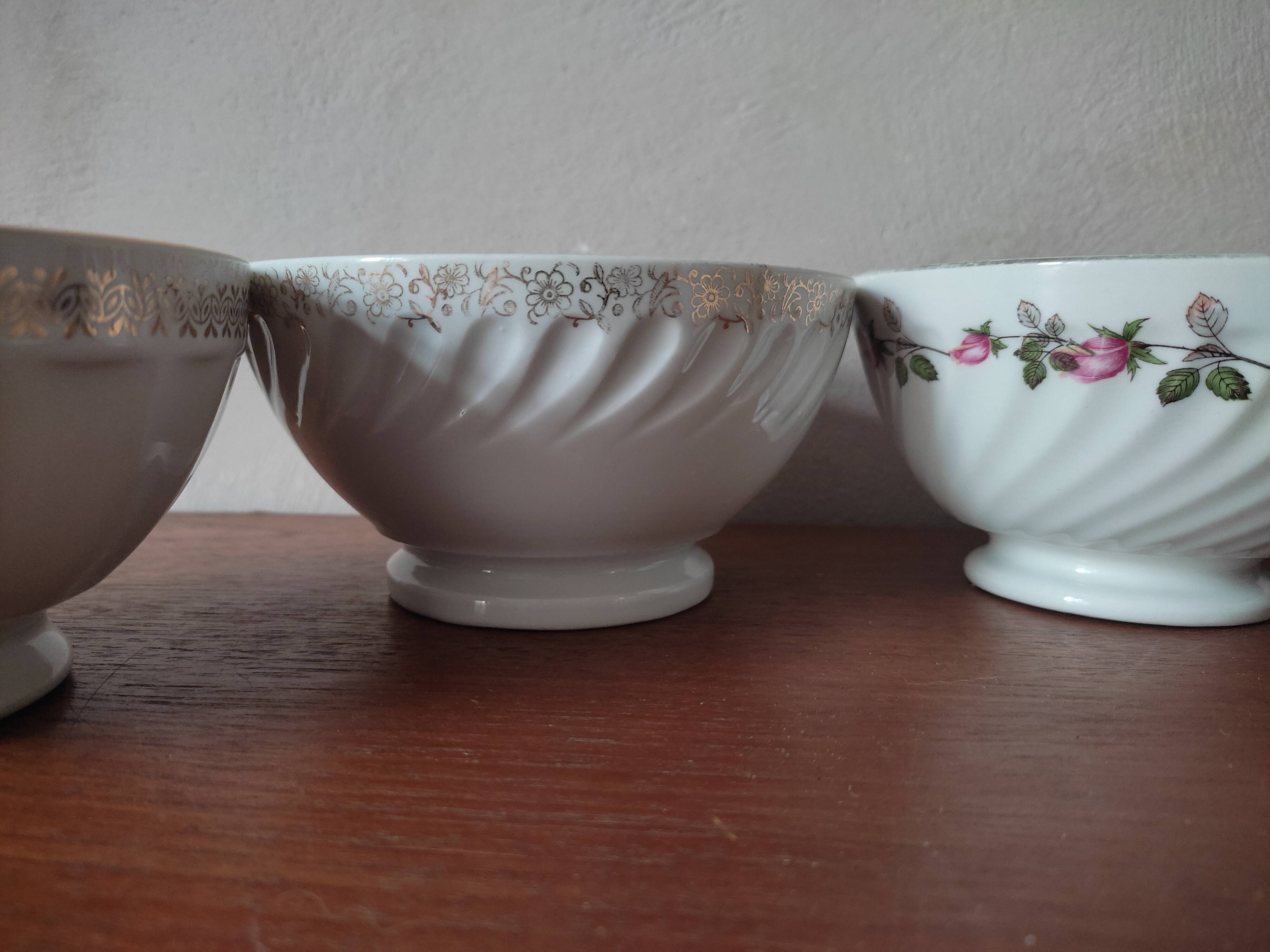 Set of 12 mismatched porcelain bowls