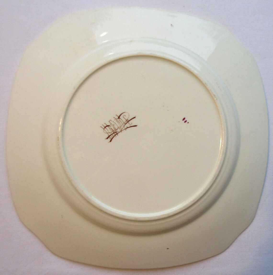 Assiette polychrome signée Kg Luneville 19ème lys et papillons