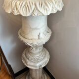 Large column with a sculpted white marble basin – Handcrafted piece