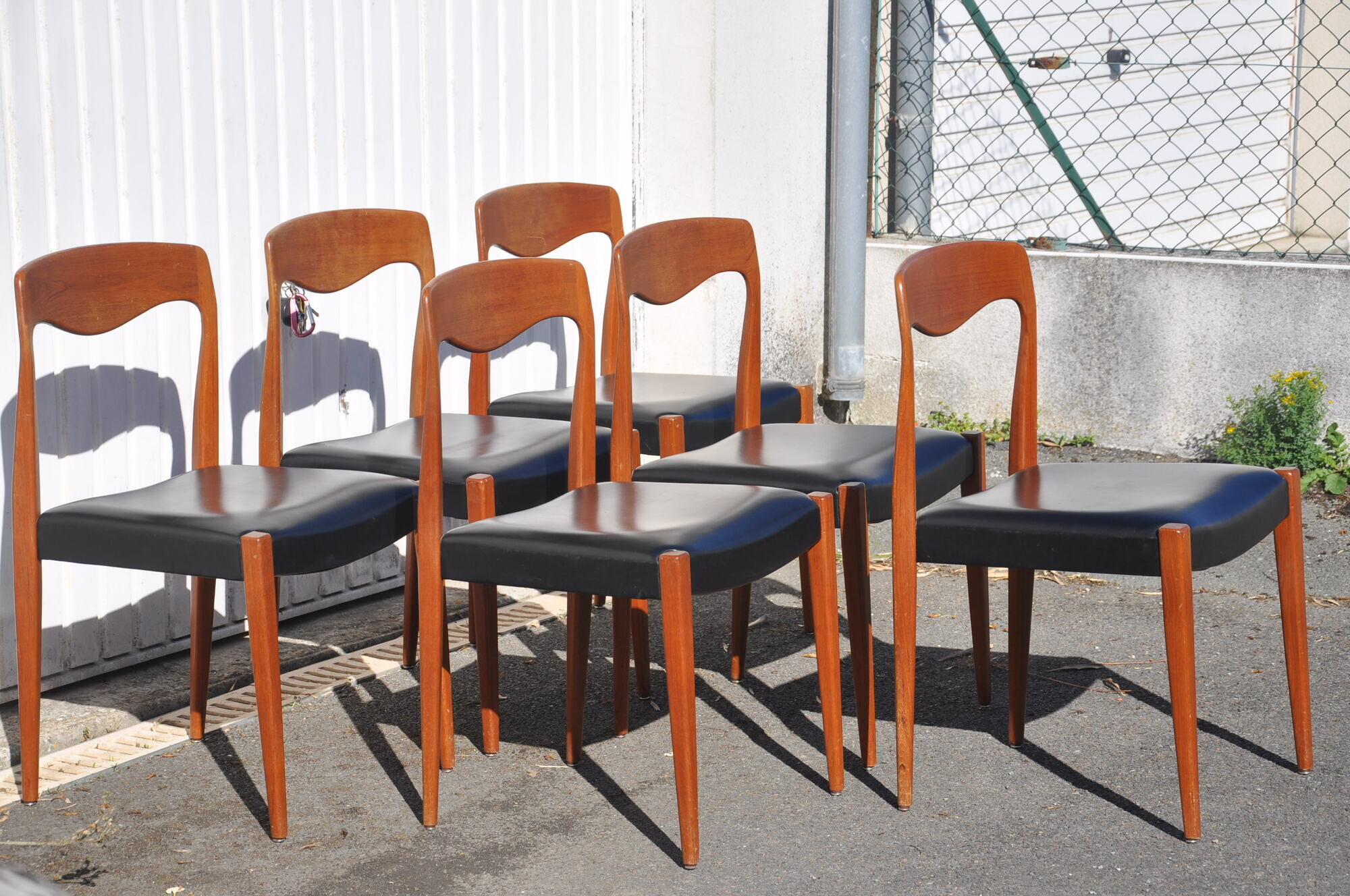Lot of 6 scandinavian chairs in teak and skai 60