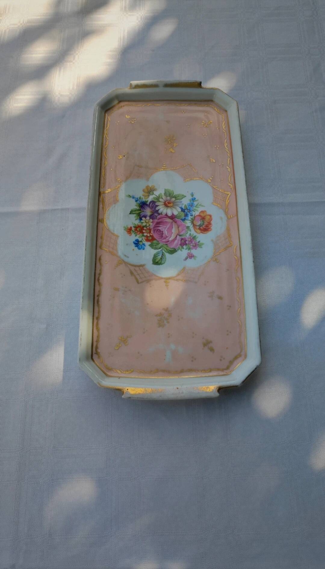 Vintage cake dish
