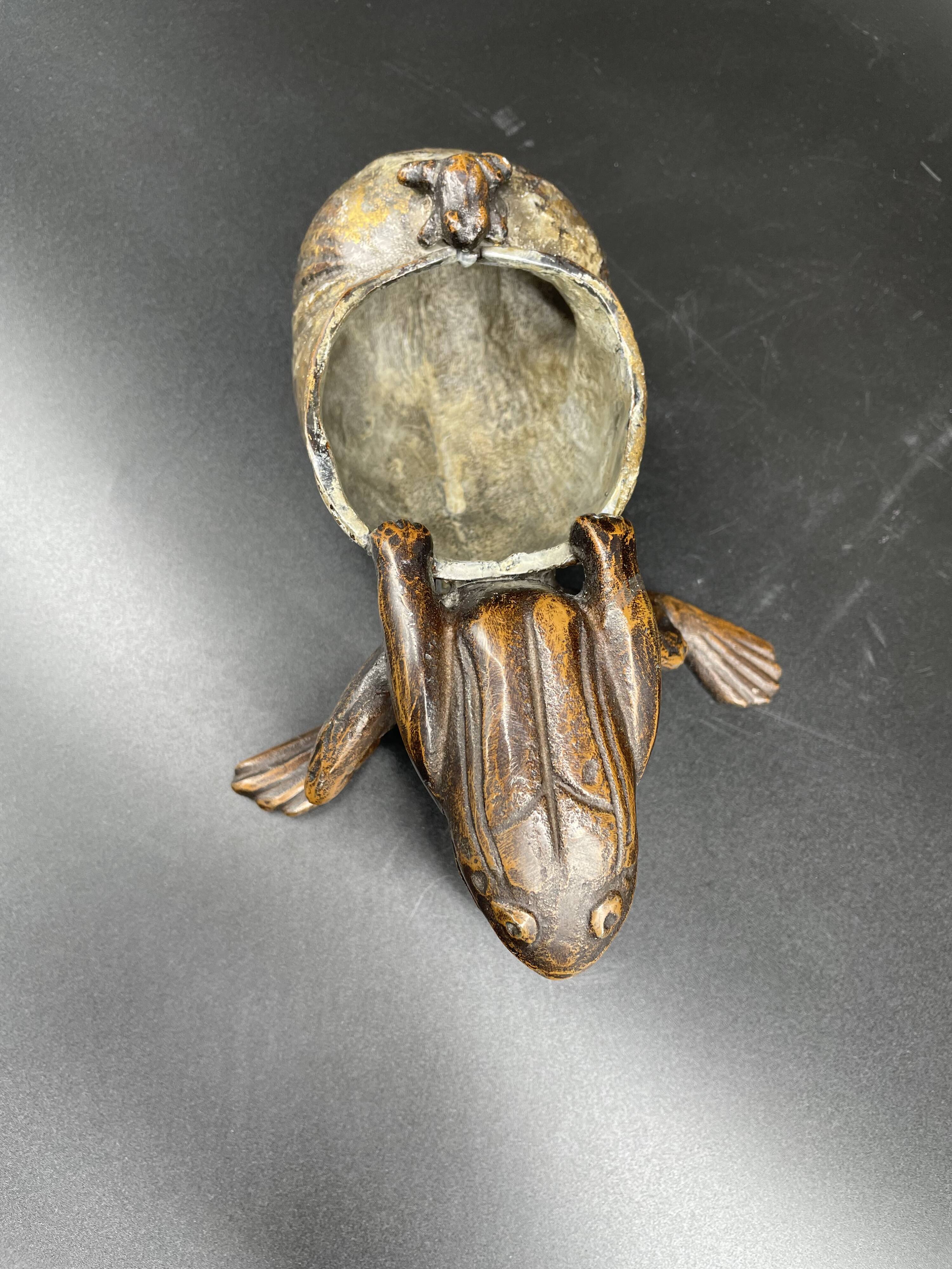 Frog, pulling snail shell, bronze sculpture, empty pocket, jewelry storage, collection