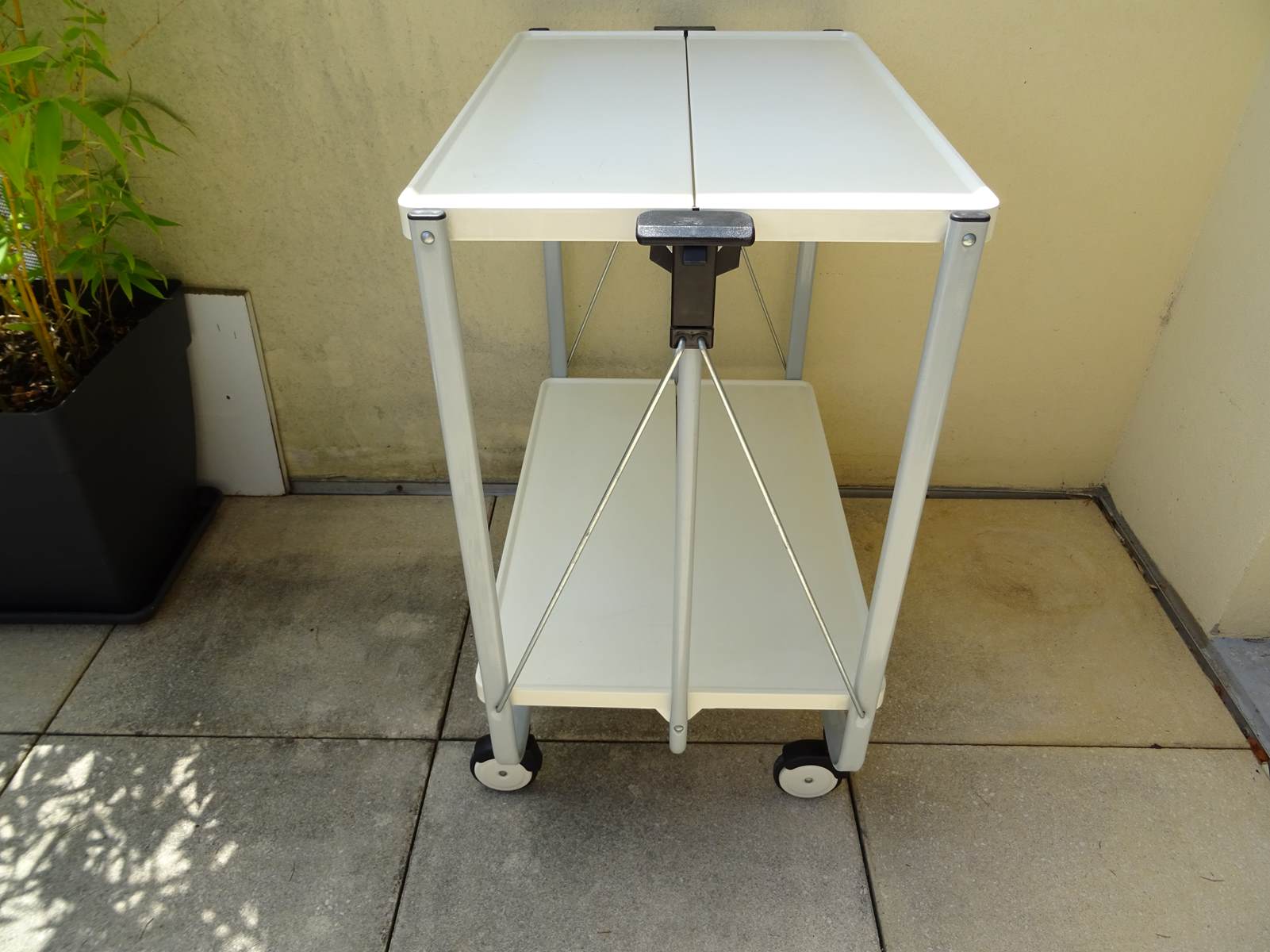 Folding rolling table served Louis Lucien Lepoix FRZ Germany