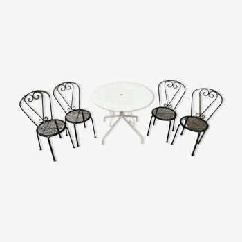 Salon de jardin, Table ronde blanche en fer forgé. et 4 chaises en acier lourd, noire d’origine