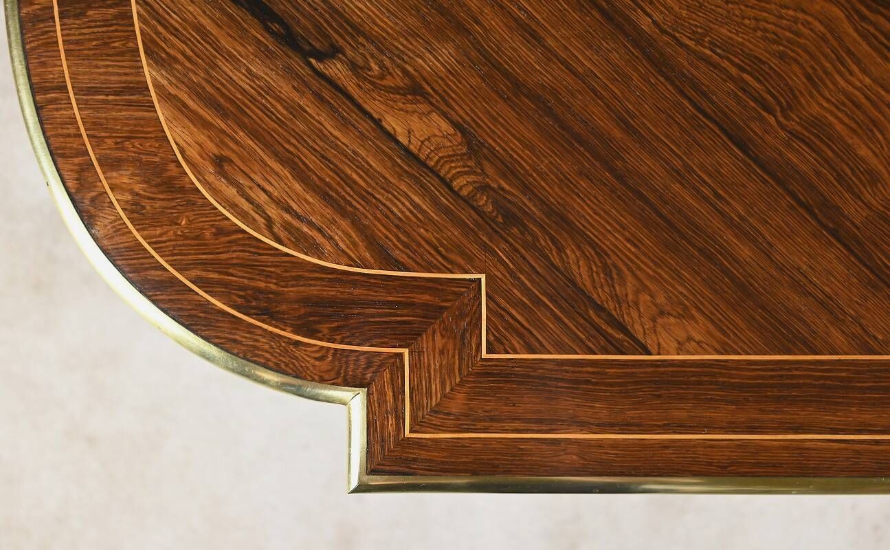 Middle table in rosewood veneer, Napoléon III period – 2nd half of the 19th century.