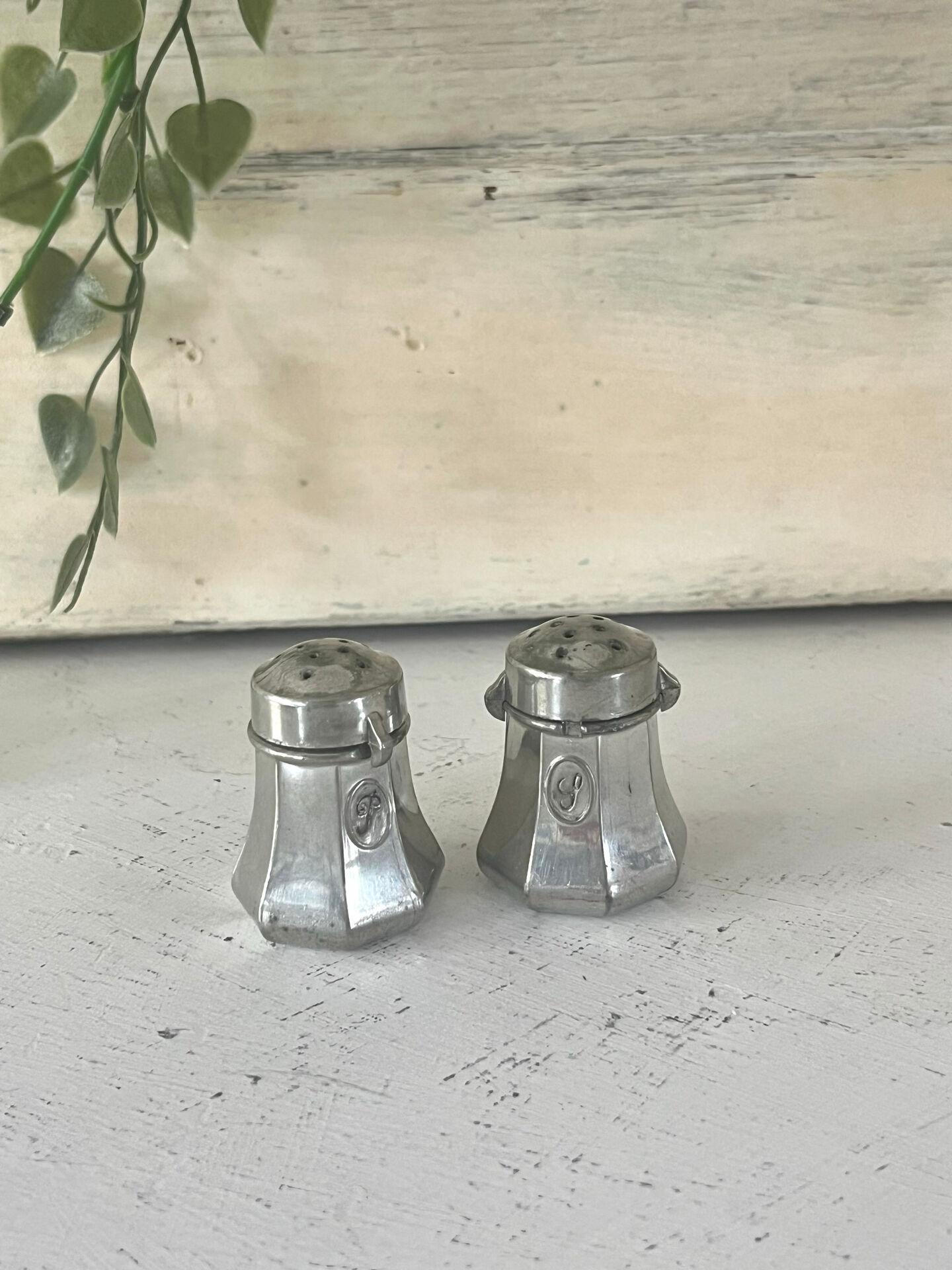 French pewter salt and pepper shakers set Etains du Manoir with origin