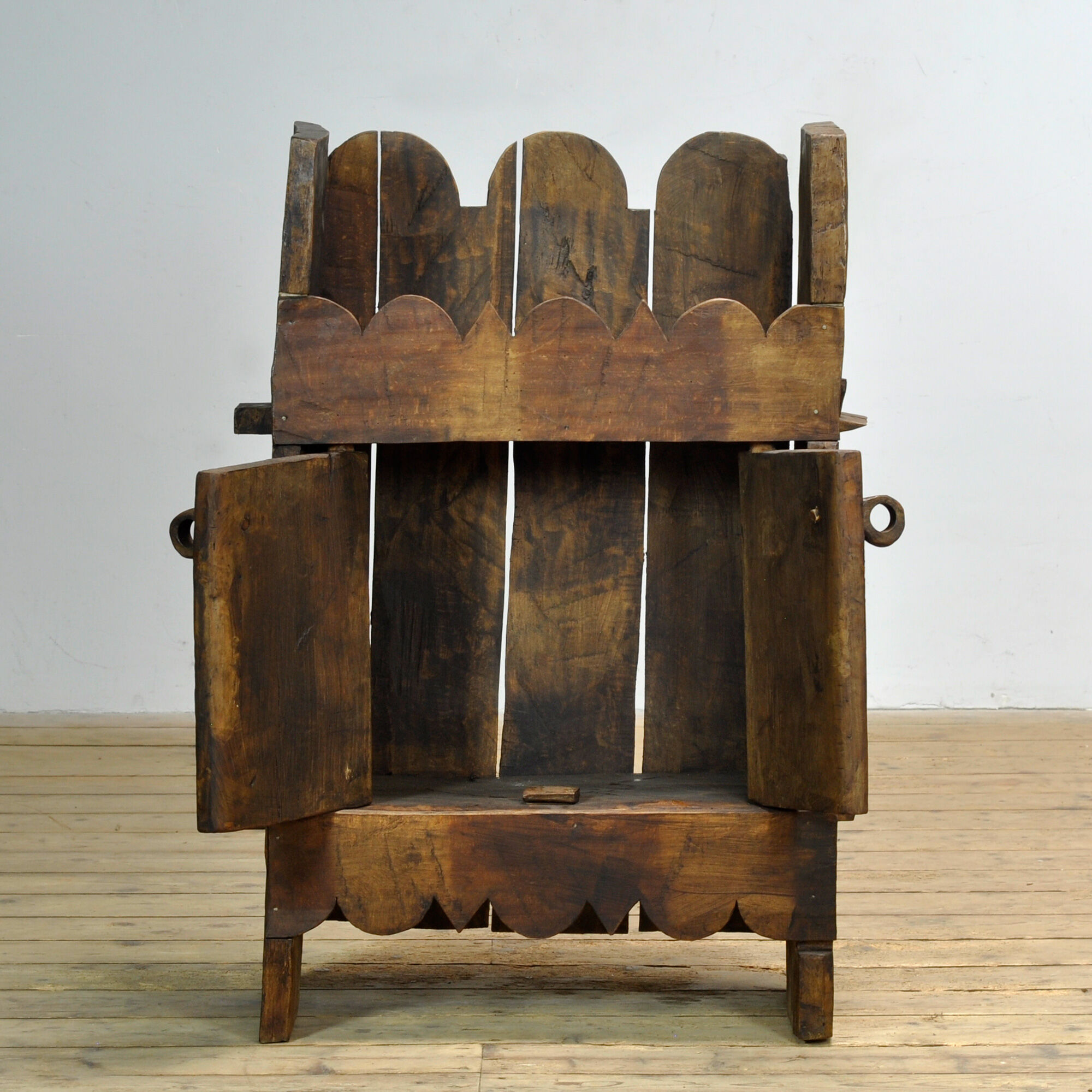 Cabinet d'art populaire roumain, vers 1925