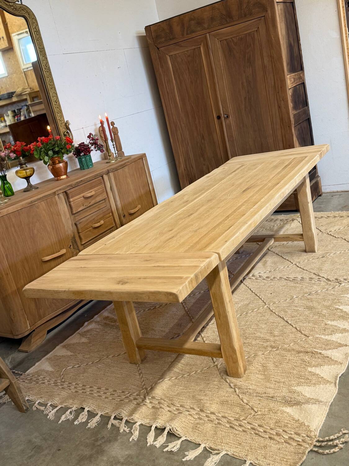 Farm table with extensions