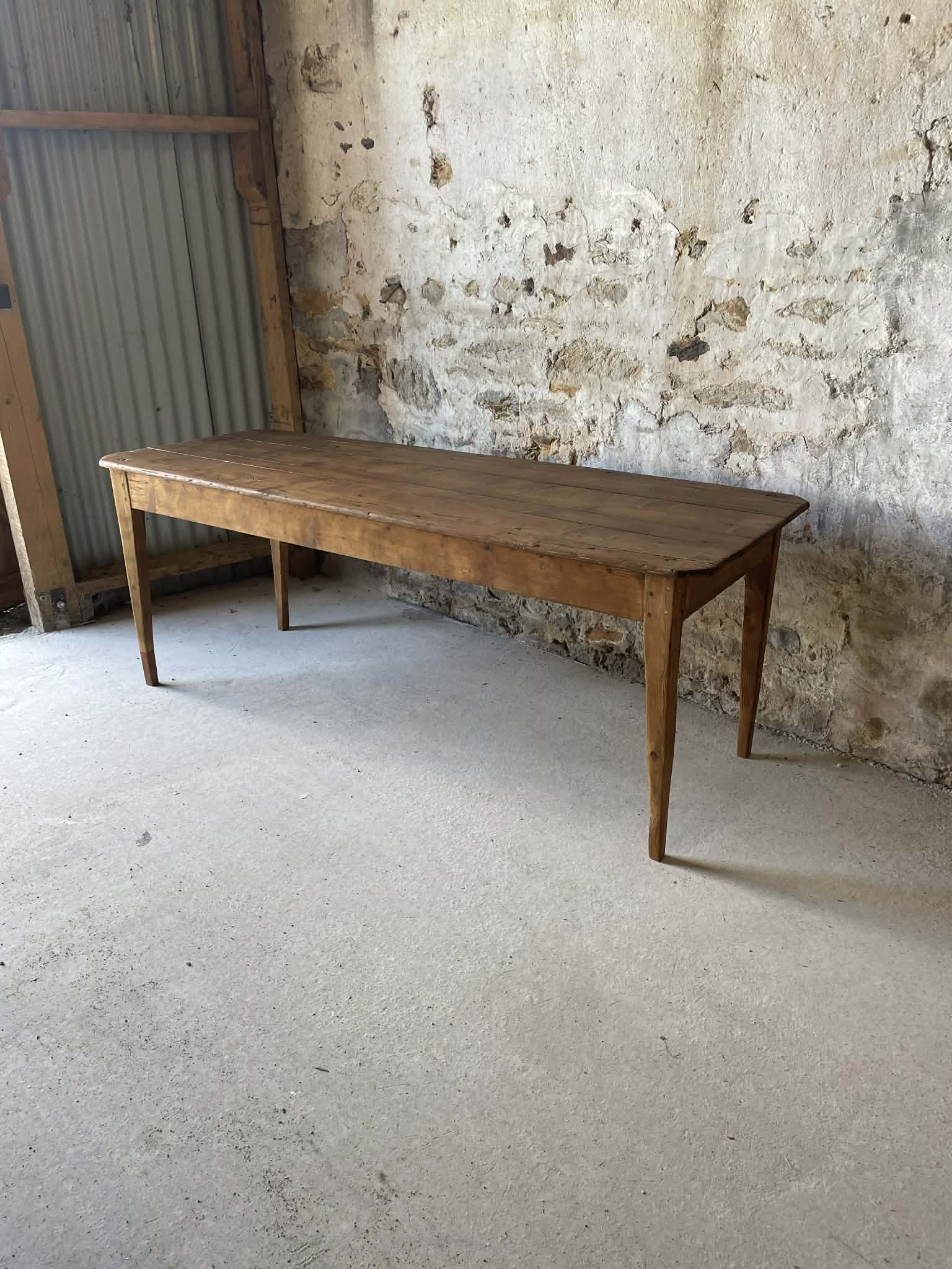 Antique wooden table with tapered legs – 200 cm