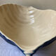 Saladier bleu coquillage Appolia vintage fabriqué en Bretagne