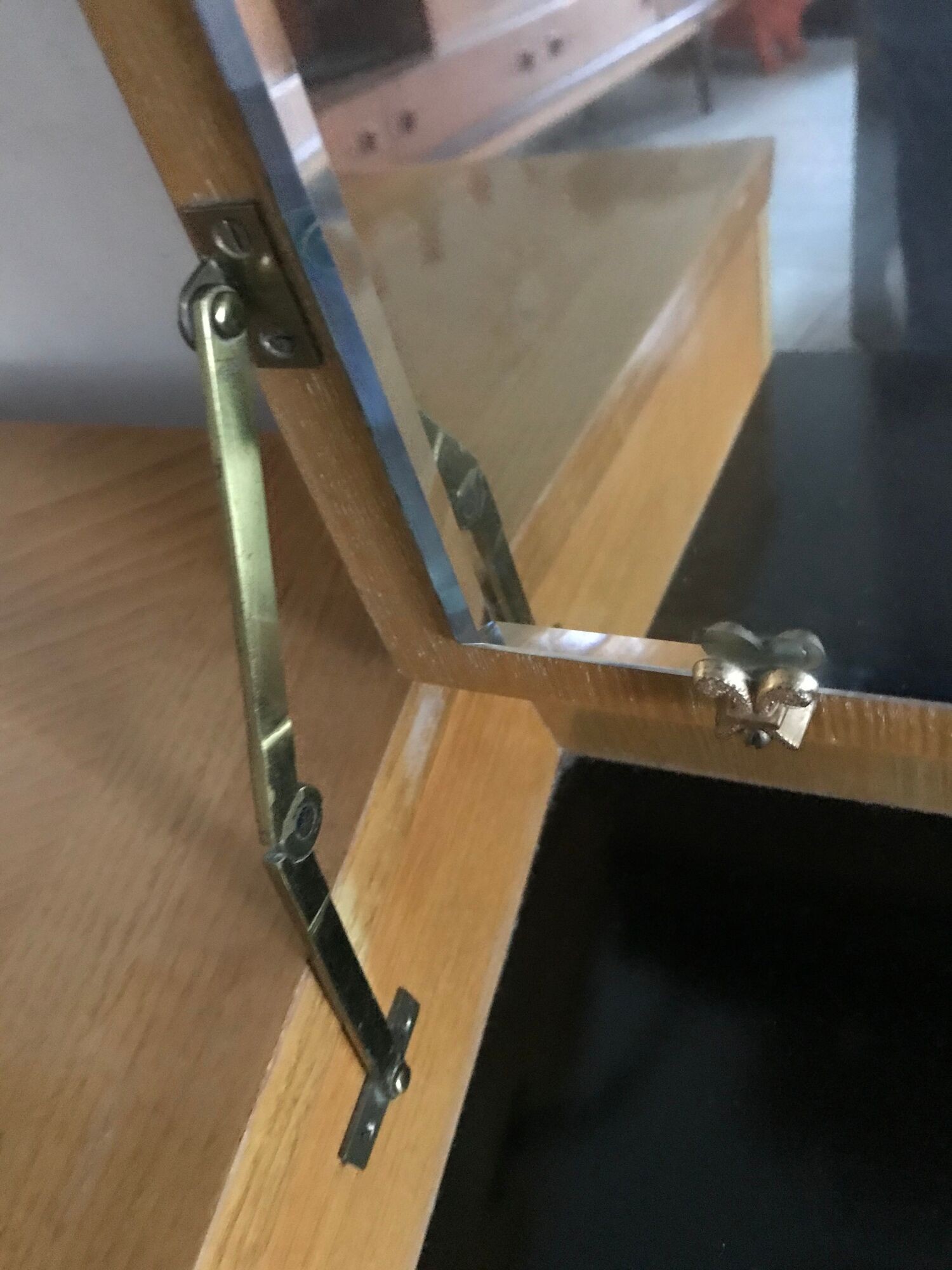 Vintage hairdresser year 1960 feet compass