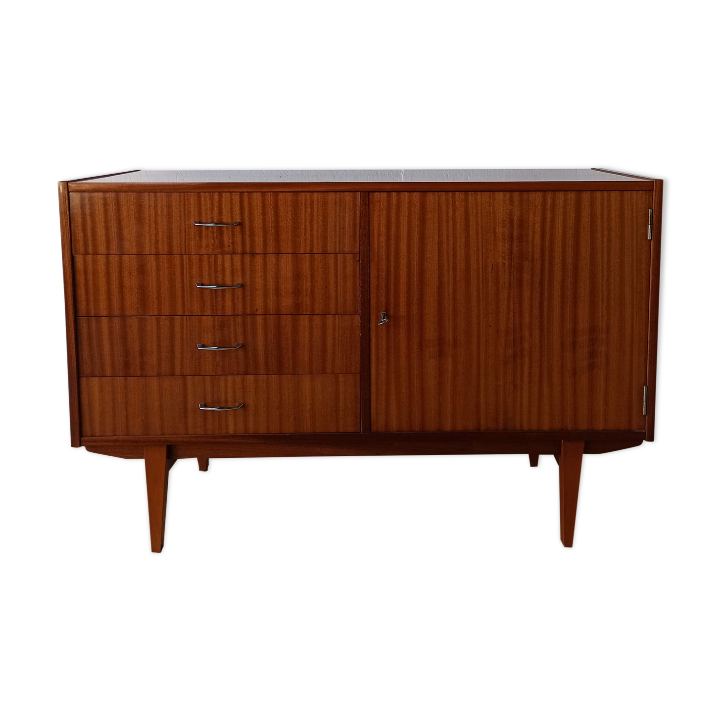 Buffet moderniste des années 1970