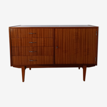 Buffet moderniste des années 1970