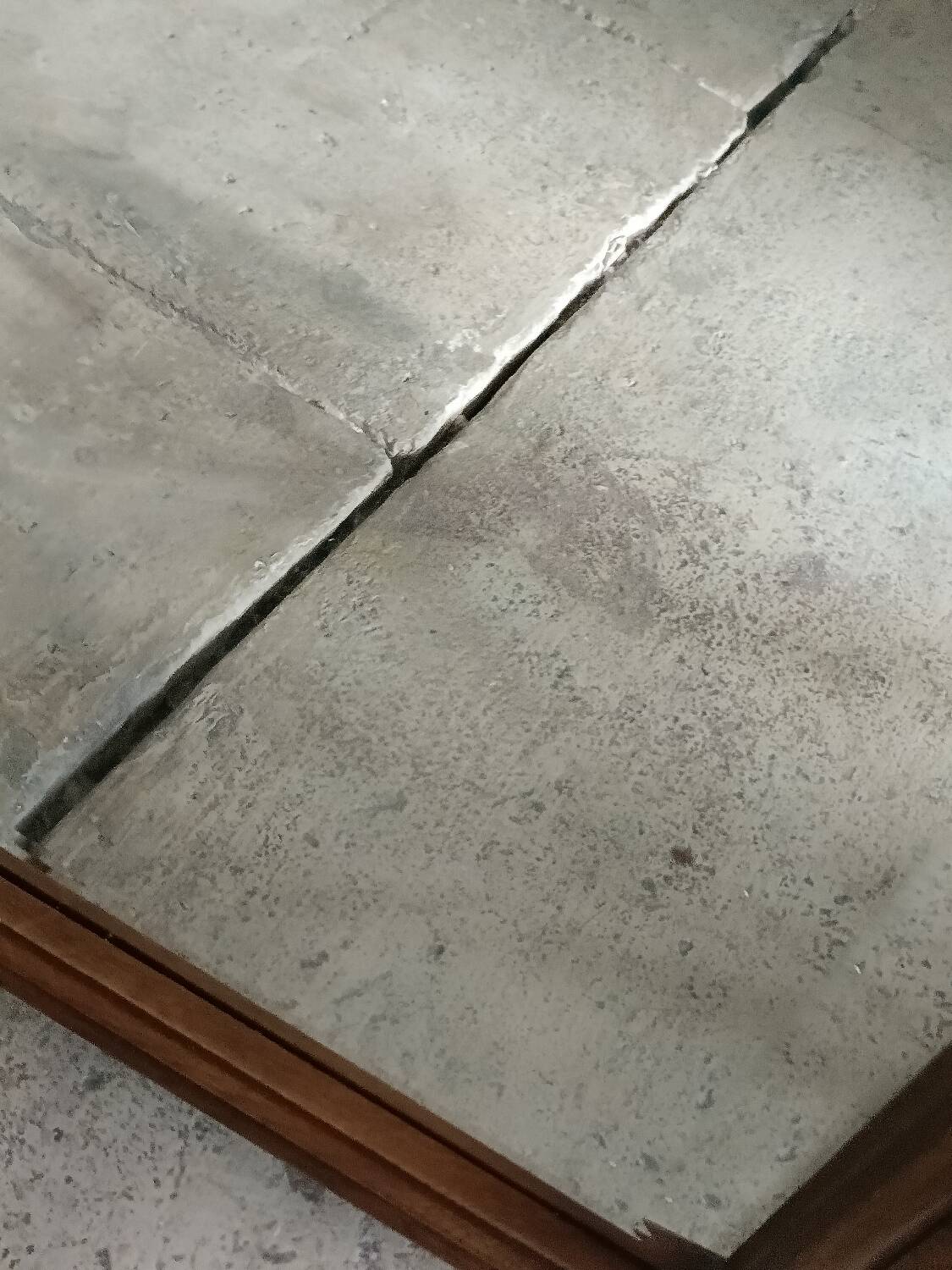 Beveled mirror in solid wood