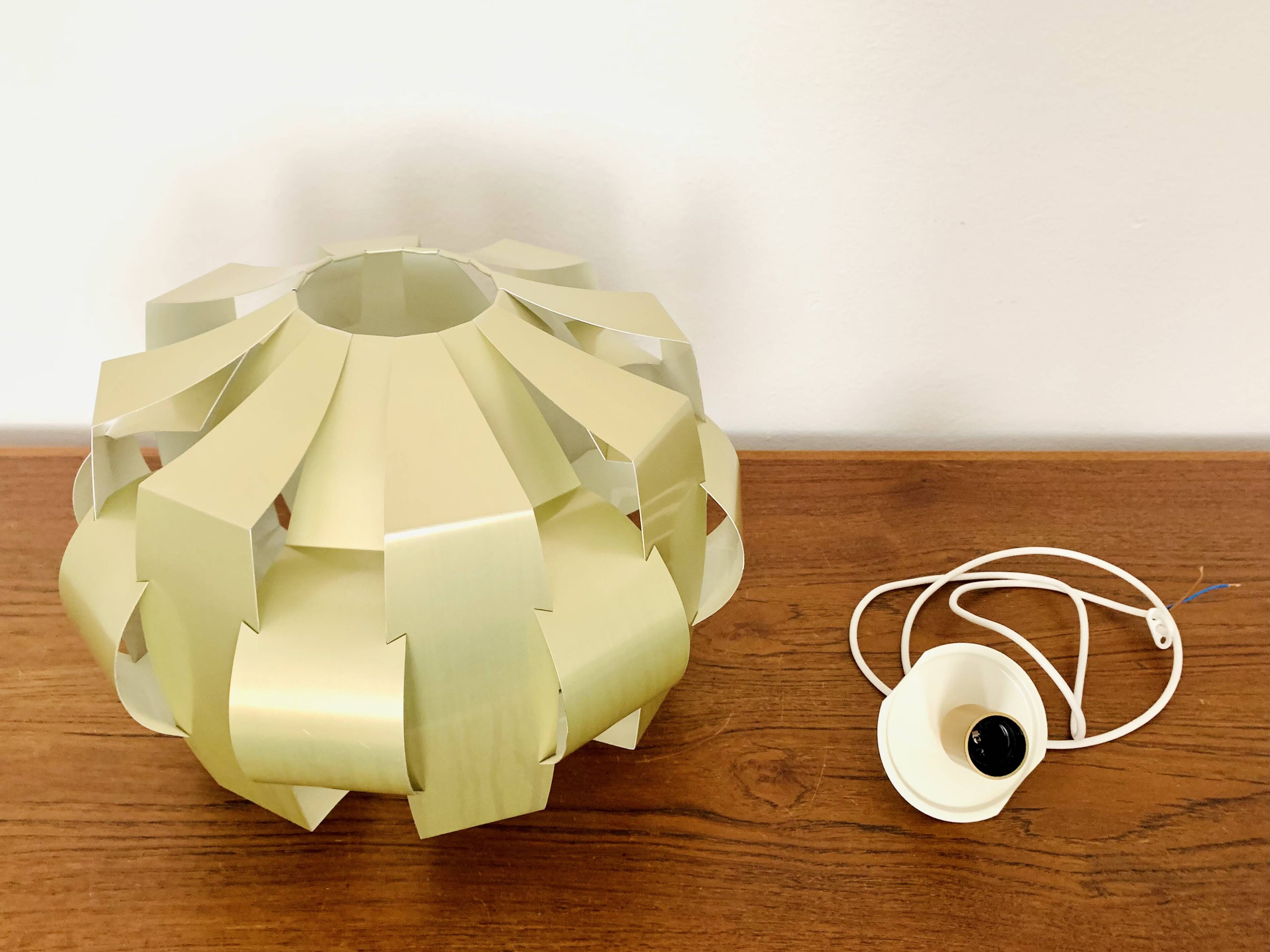 Suspension en métal origami