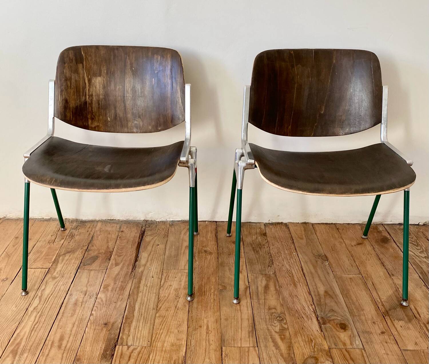 Pair of DSC 106 chairs by Giancarlo Piretti
