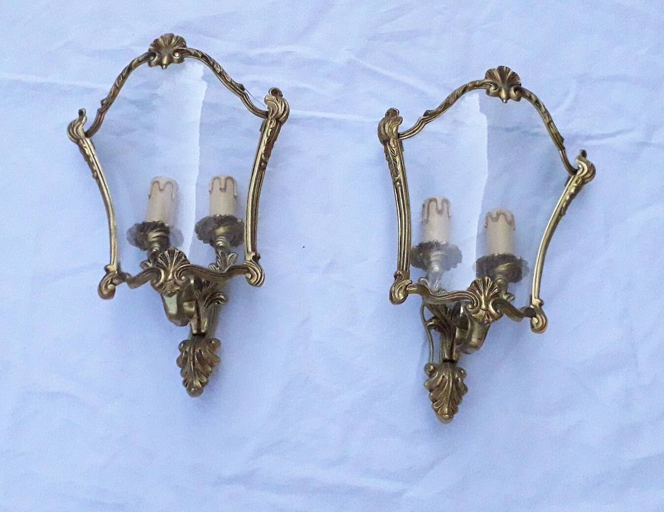 Paire d'appliques en bronze et verre