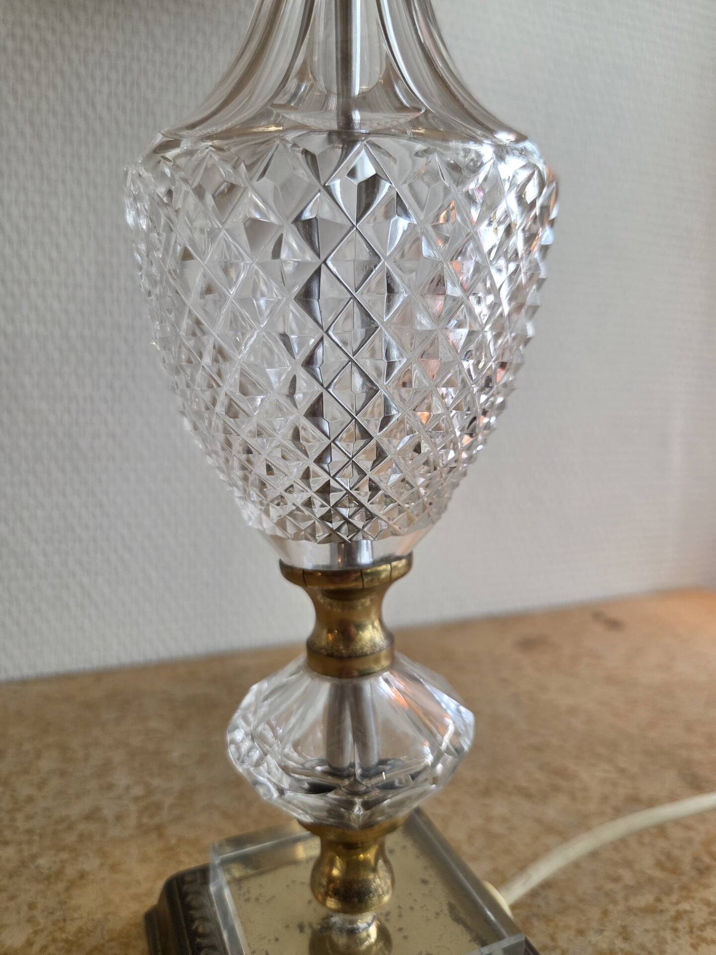 Lampe a poser ancienne en laiton et verre