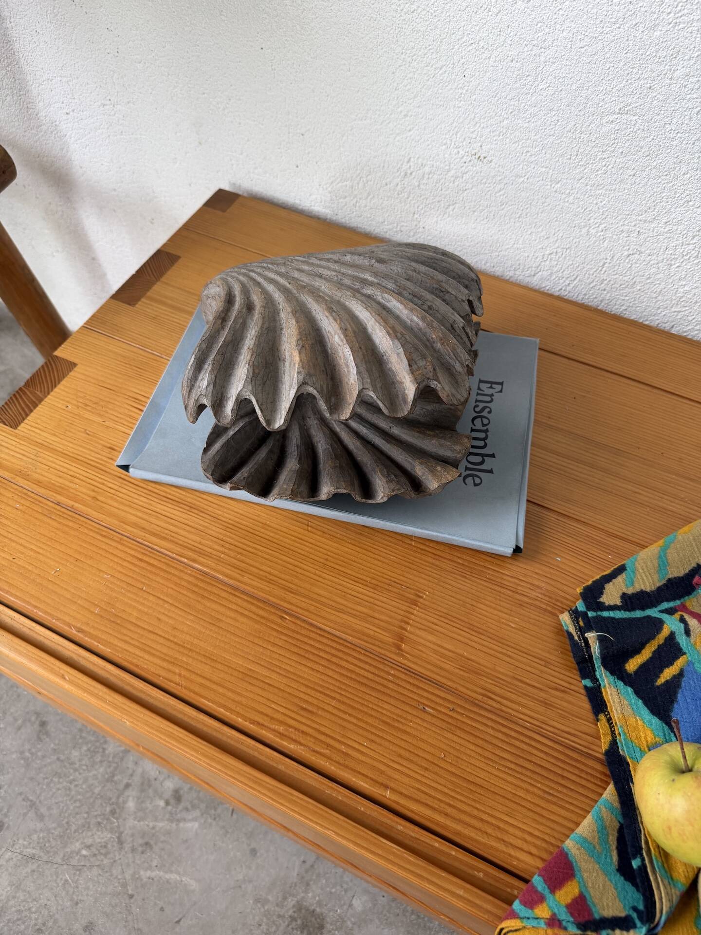 Brutalist wood shell sculpture box 1900