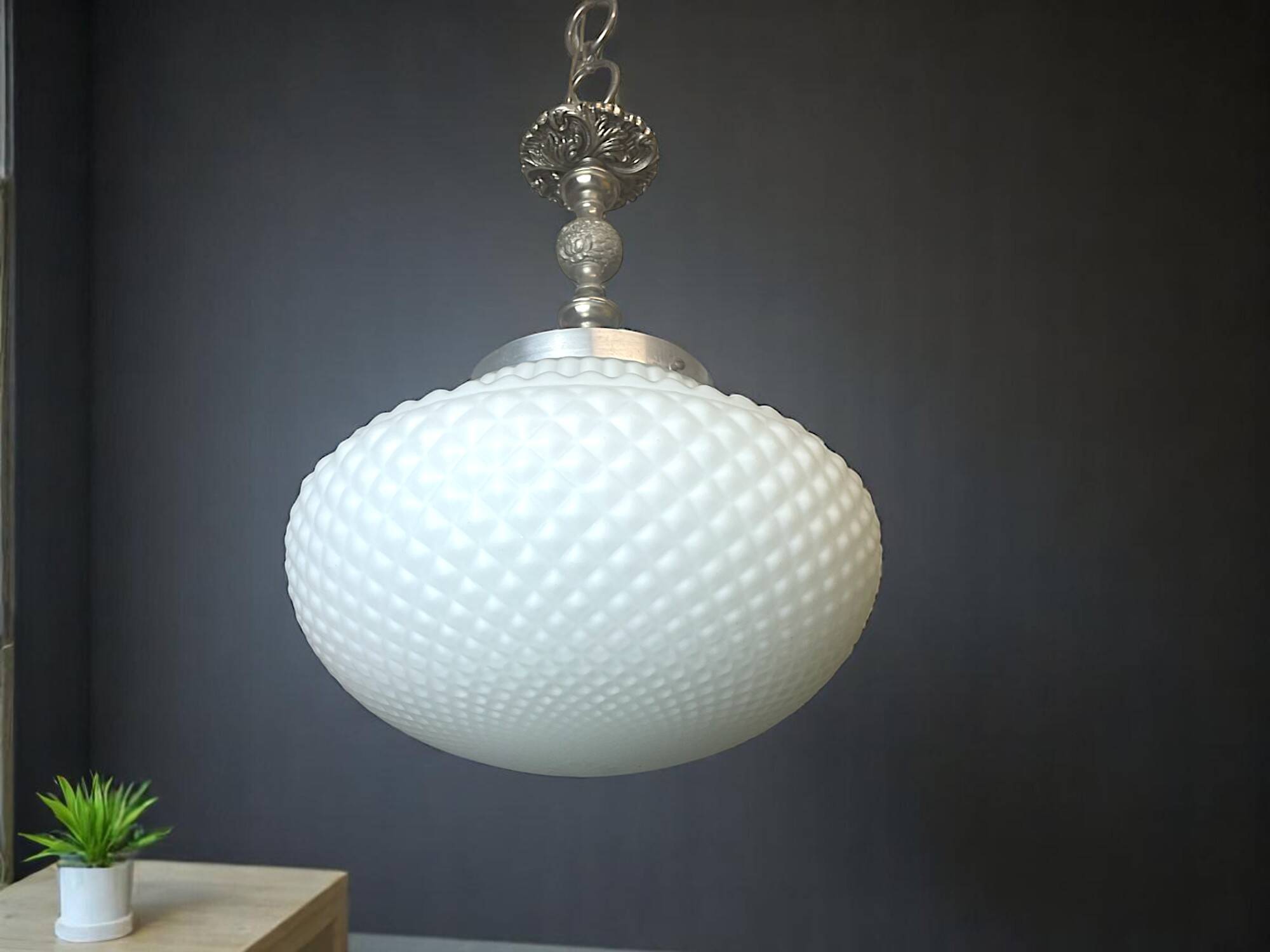 Lustre en verre opalin blanc