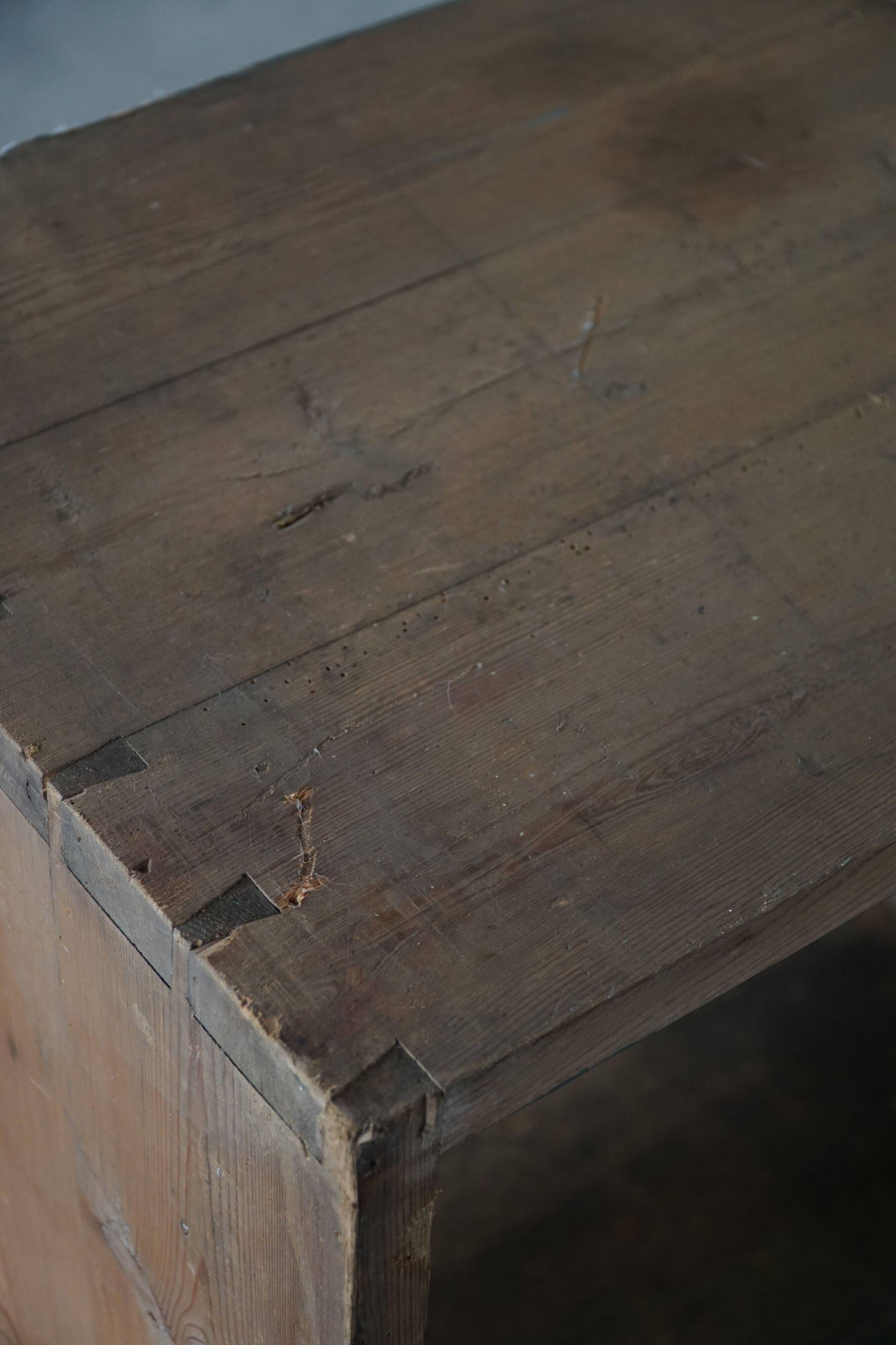 Primitive French shelf from the early 20th century in patinated oak, Wabi Sabi, 1920s.