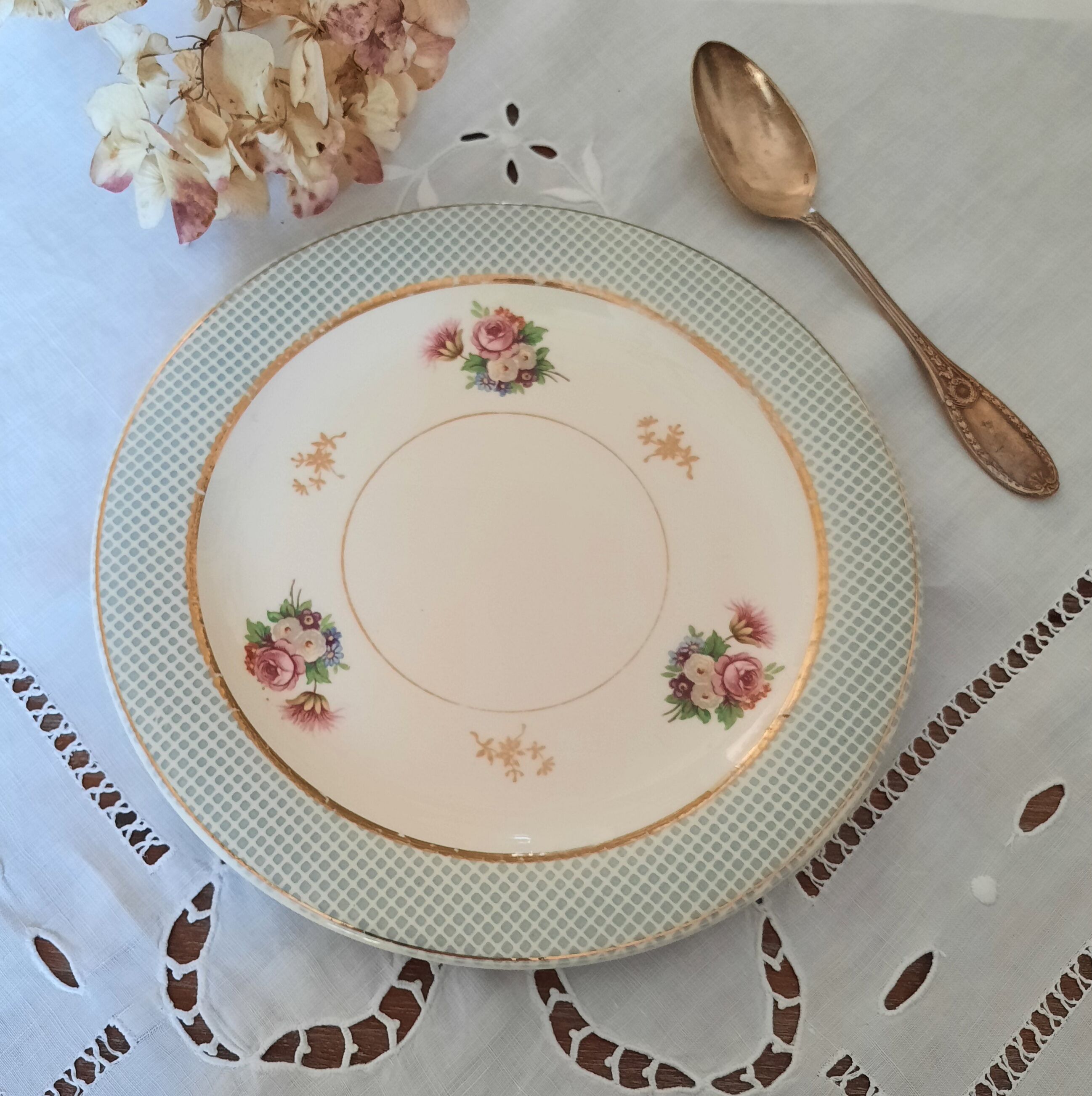Cake service with mismatched plates