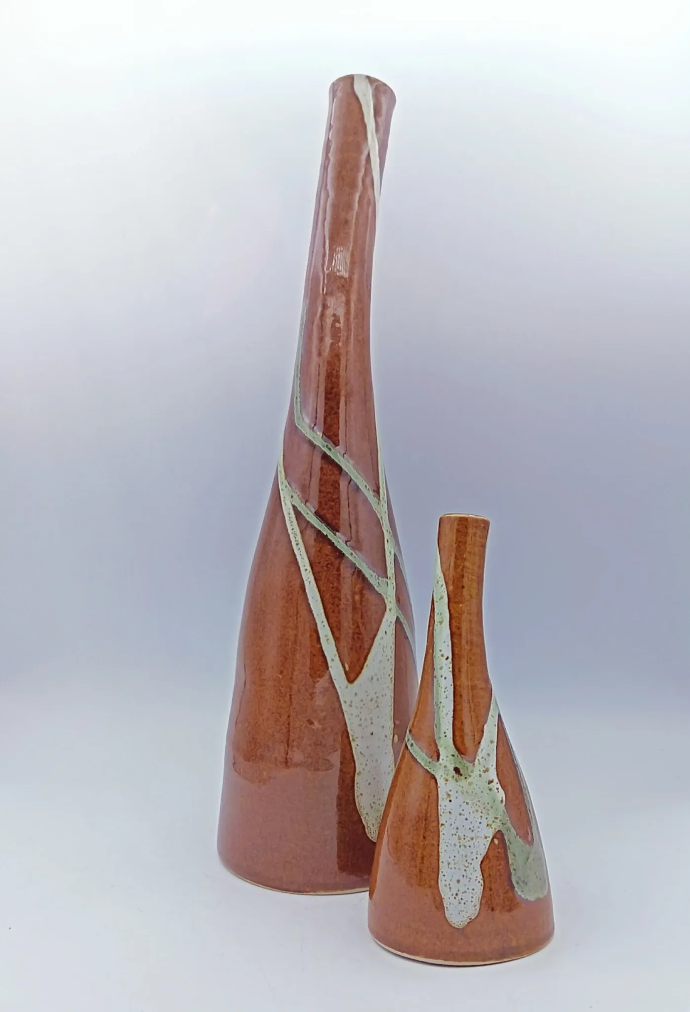 Single-flower vase in glazed stoneware from Nault pottery – Saint-Amand-en-Puisaye