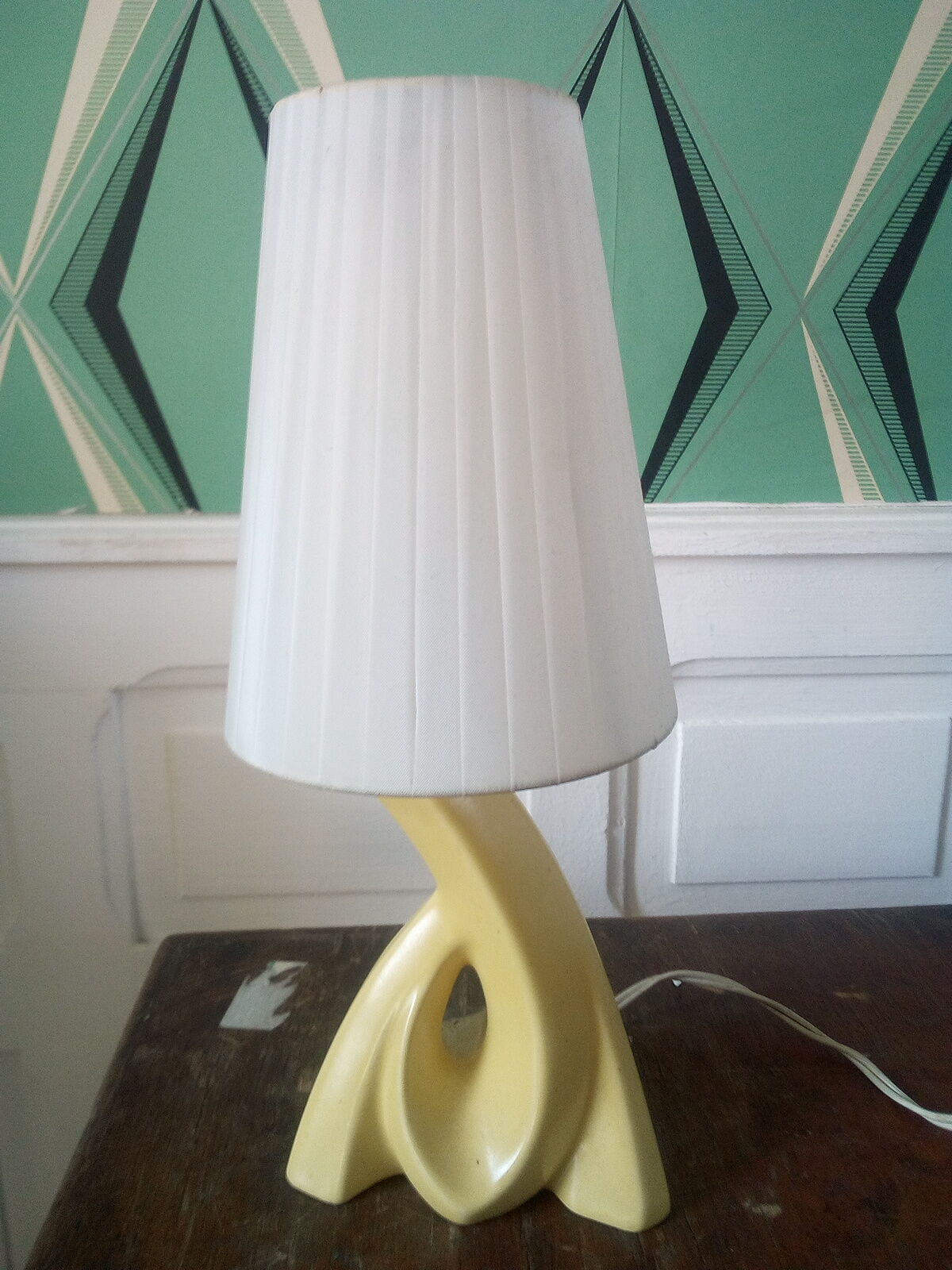 Table lamp in yellow ceramic