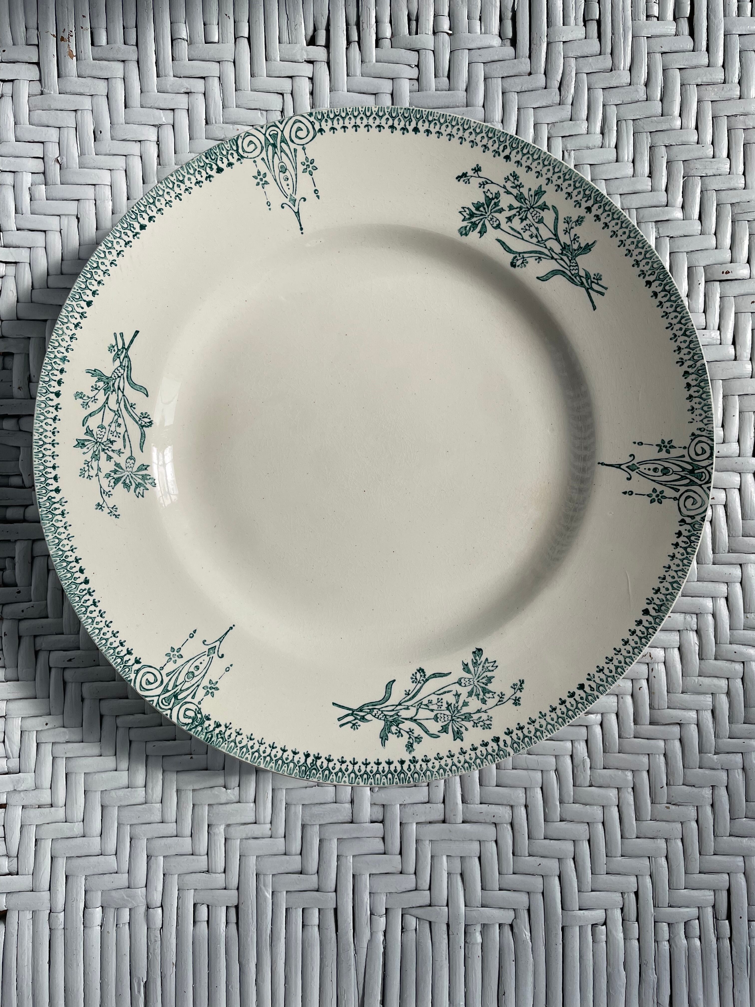 Plate on pedestal Saint-Amand