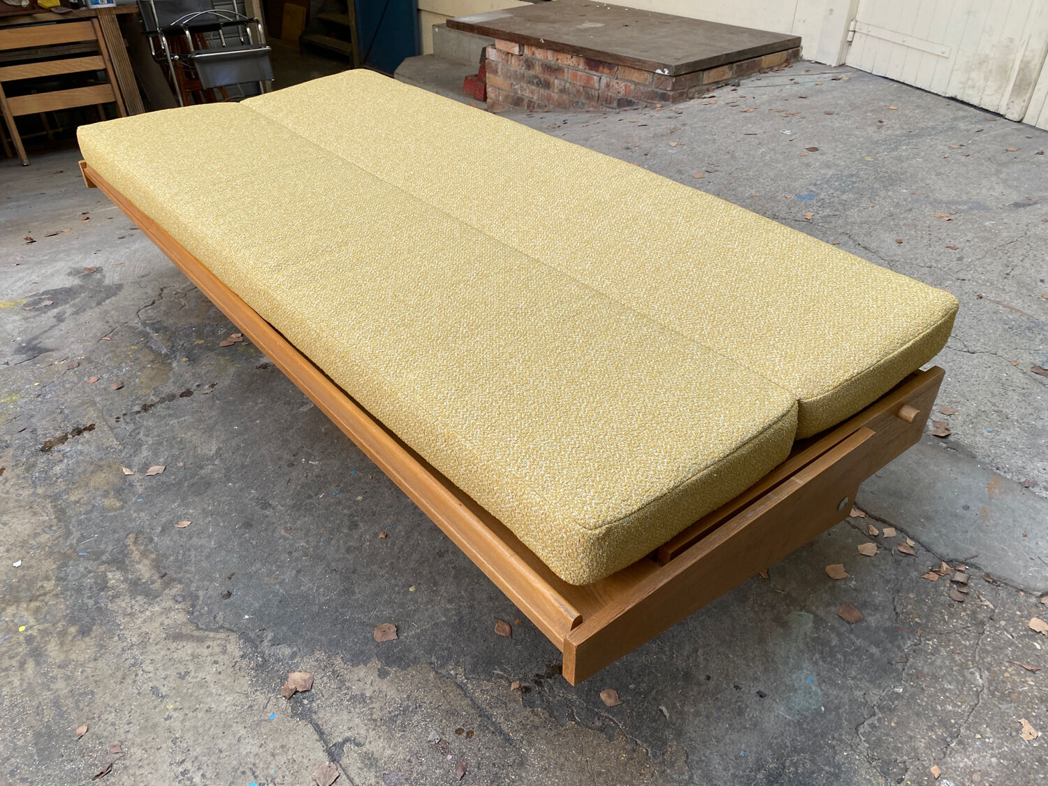 Scandinavian daybed sofa