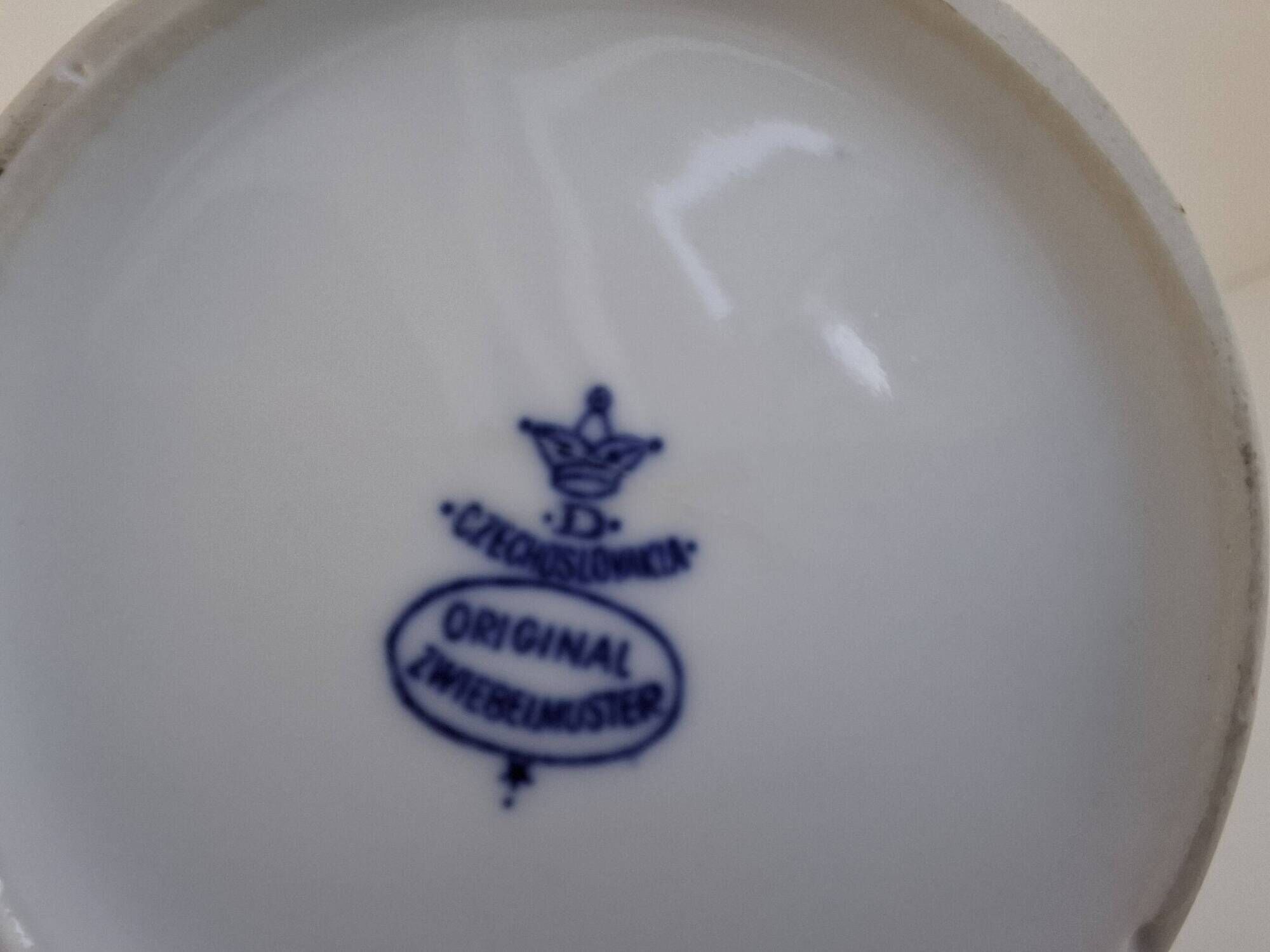 Vintage Dubí Czech Porcelain Blue Onion Cibulák Teapot, c. 1970