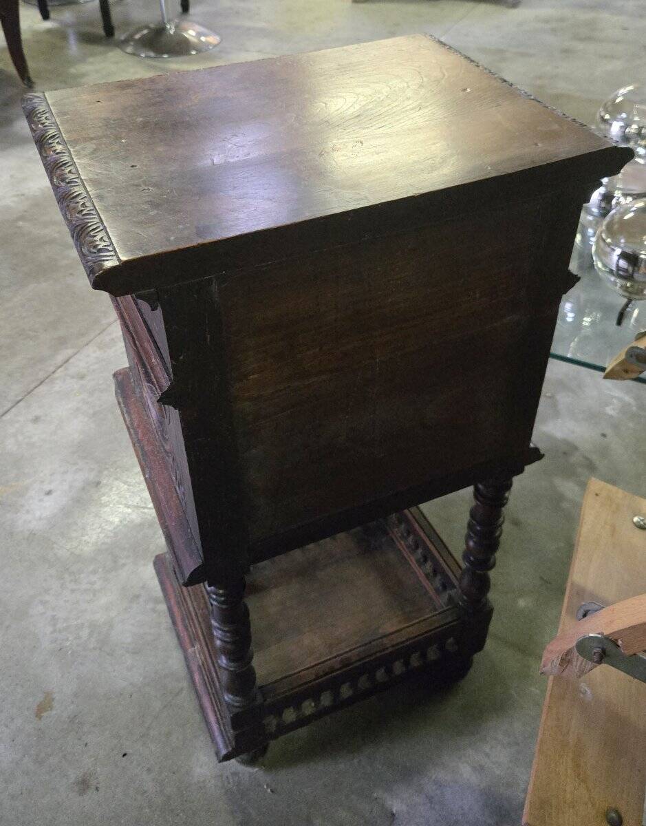 Meuble d’appoint / chevet Breton ancien en chene sculpté / XIXeme