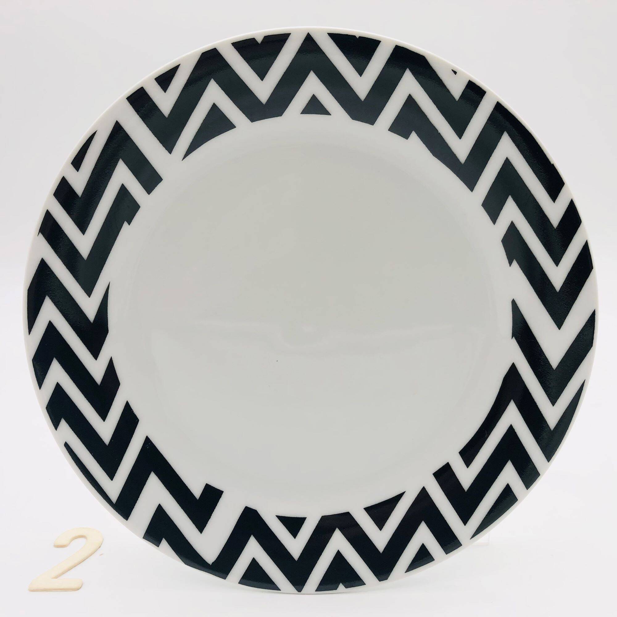 6 Porcelain dessert plates. Monochrome.