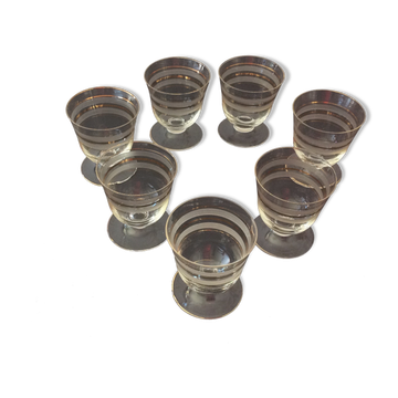 Verres fins sur piédouche avec liseré or vintage