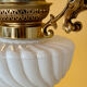 Lampe ancienne française en opaline blanche – bronze doré