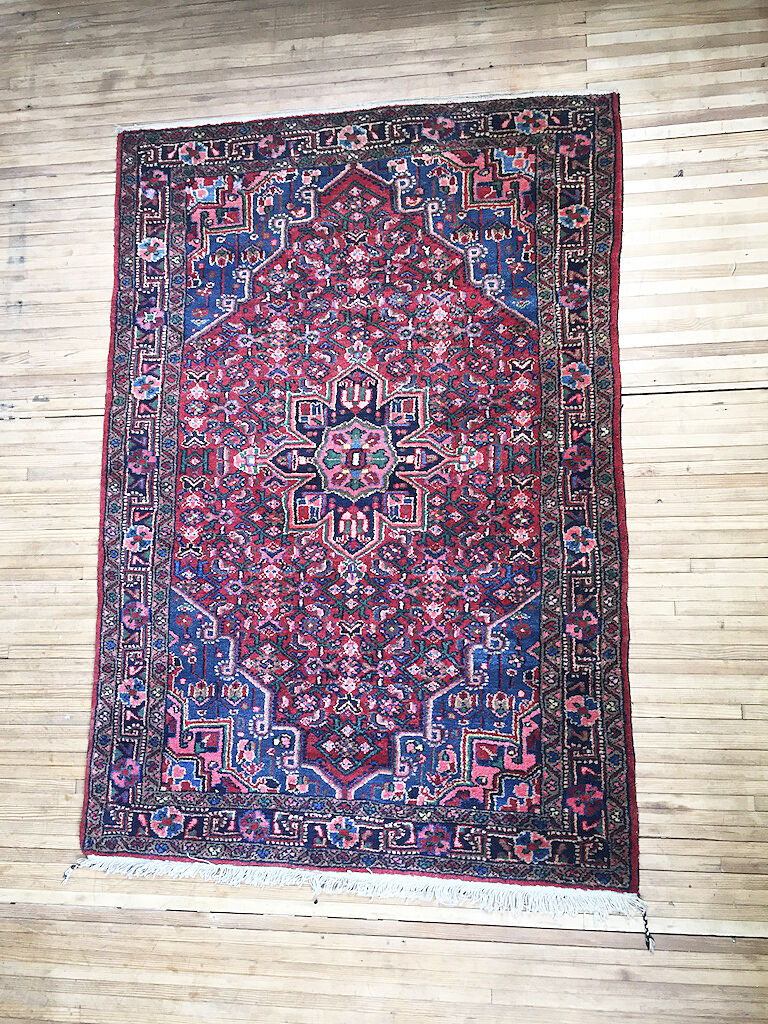 Hand-knoked Persian rug 165 x 113 cm