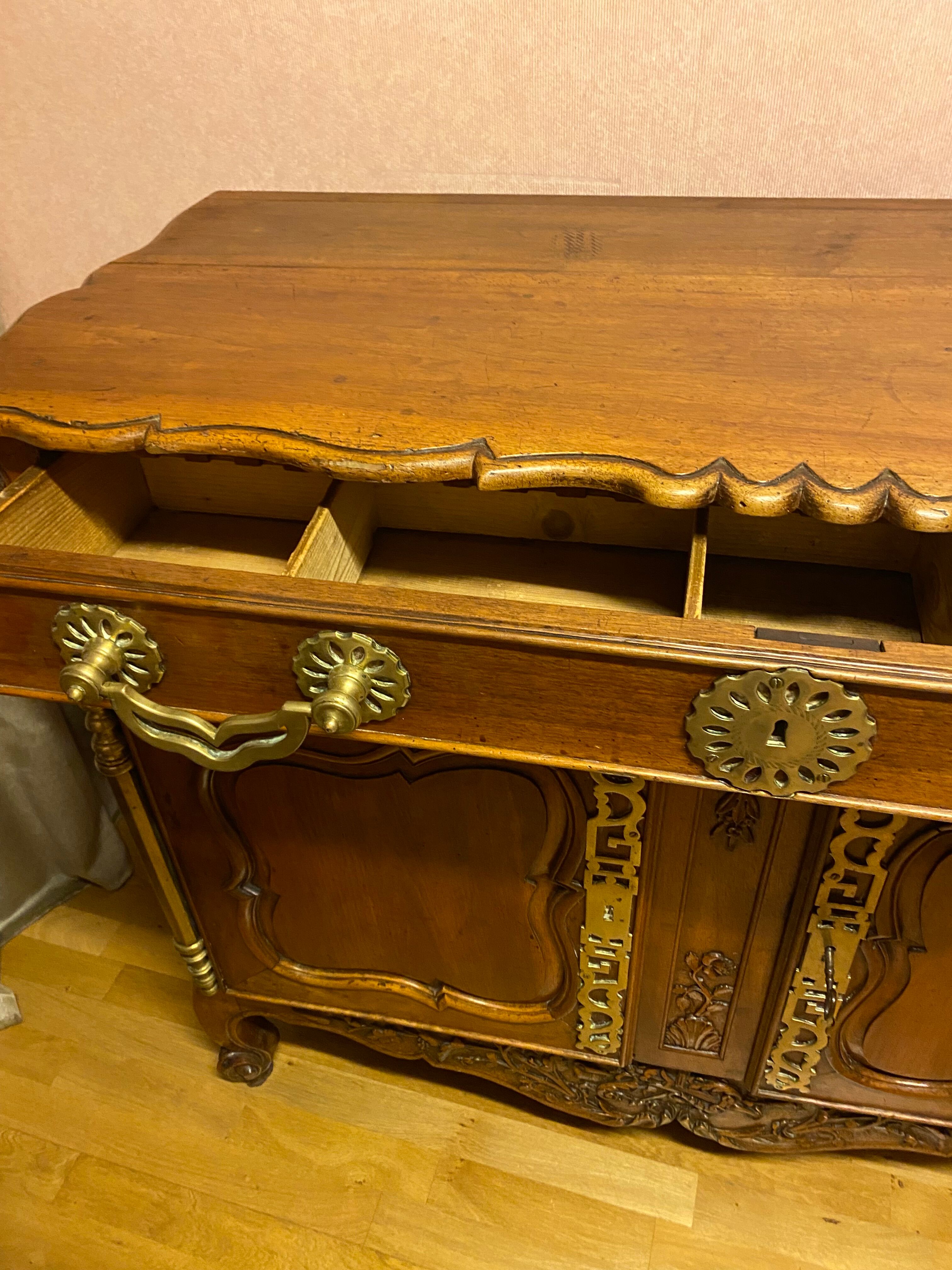 Buffet provençale en noyer XVIII siècle