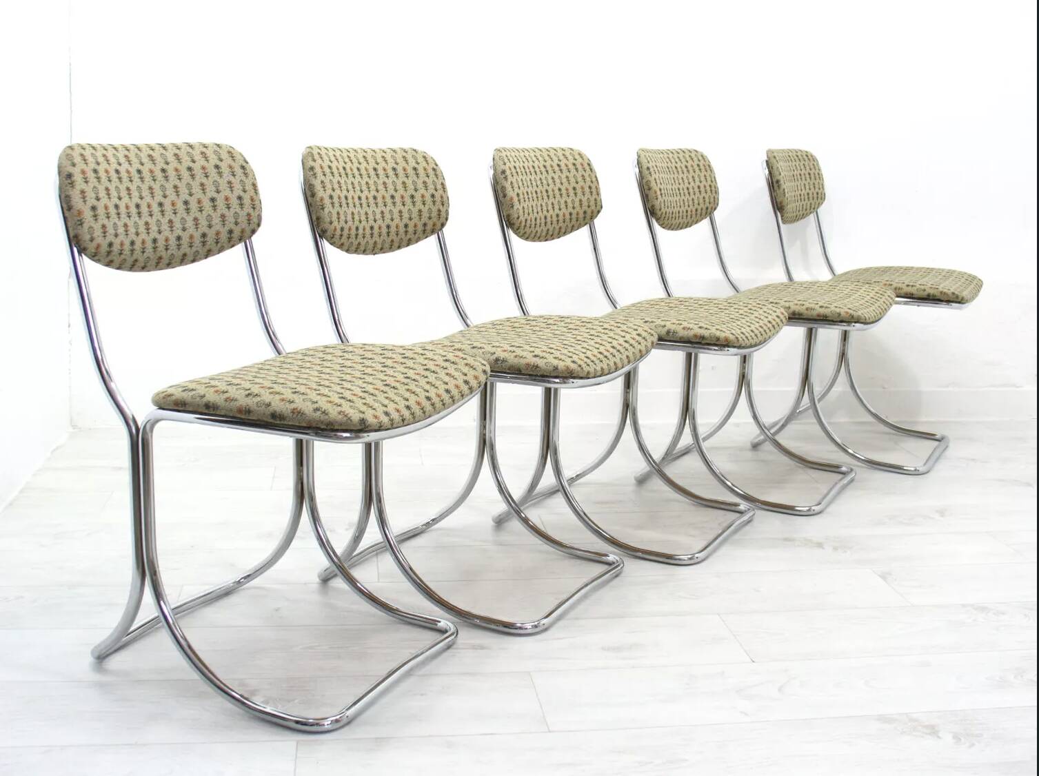 Set of 6 vintage design chairs in chrome metal – 1970s
