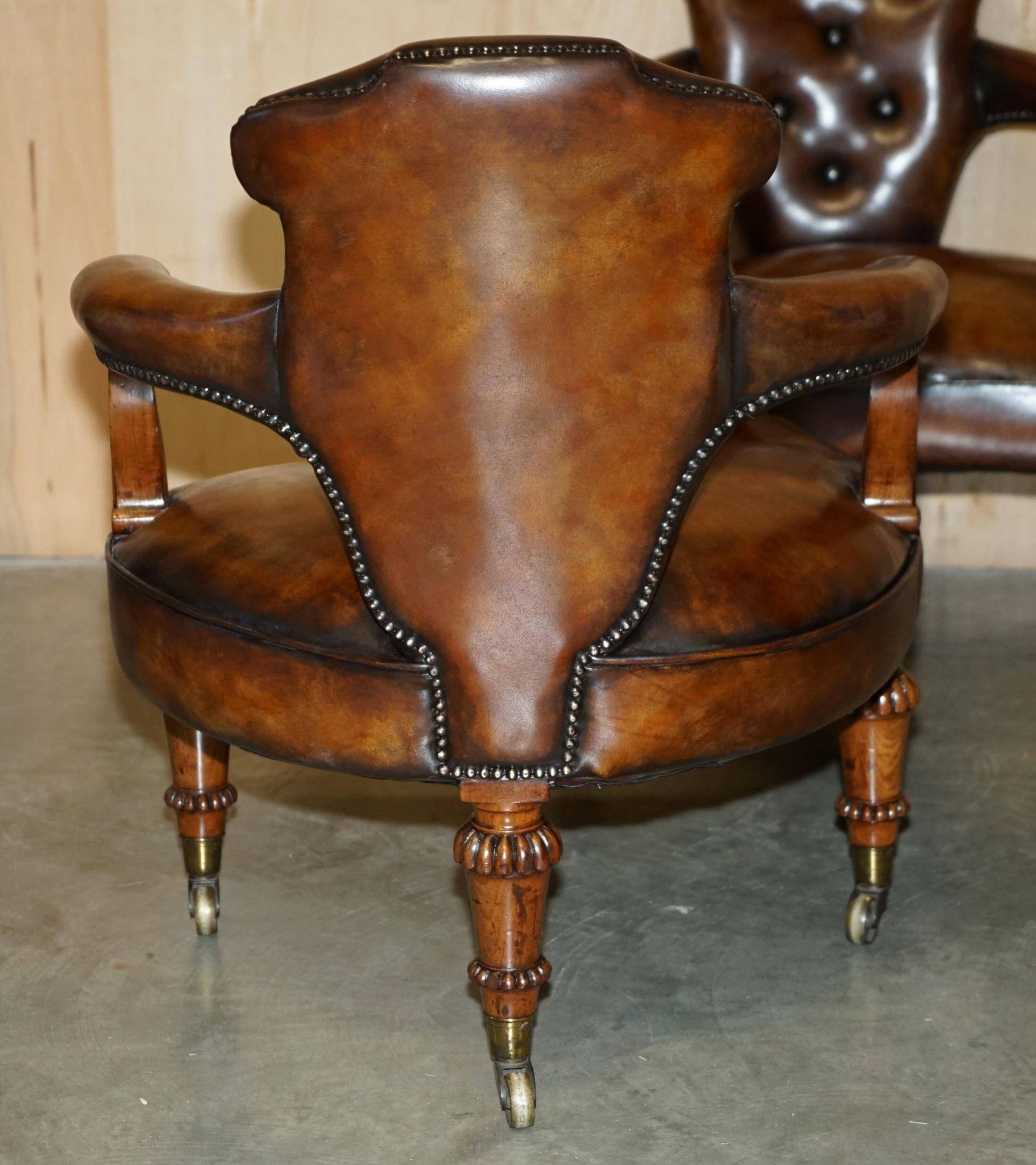 High Victorian leather tête-à-tête canapé with a walnut burr chessboard.