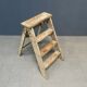 Escaliers ou marches en brocante gris clair
