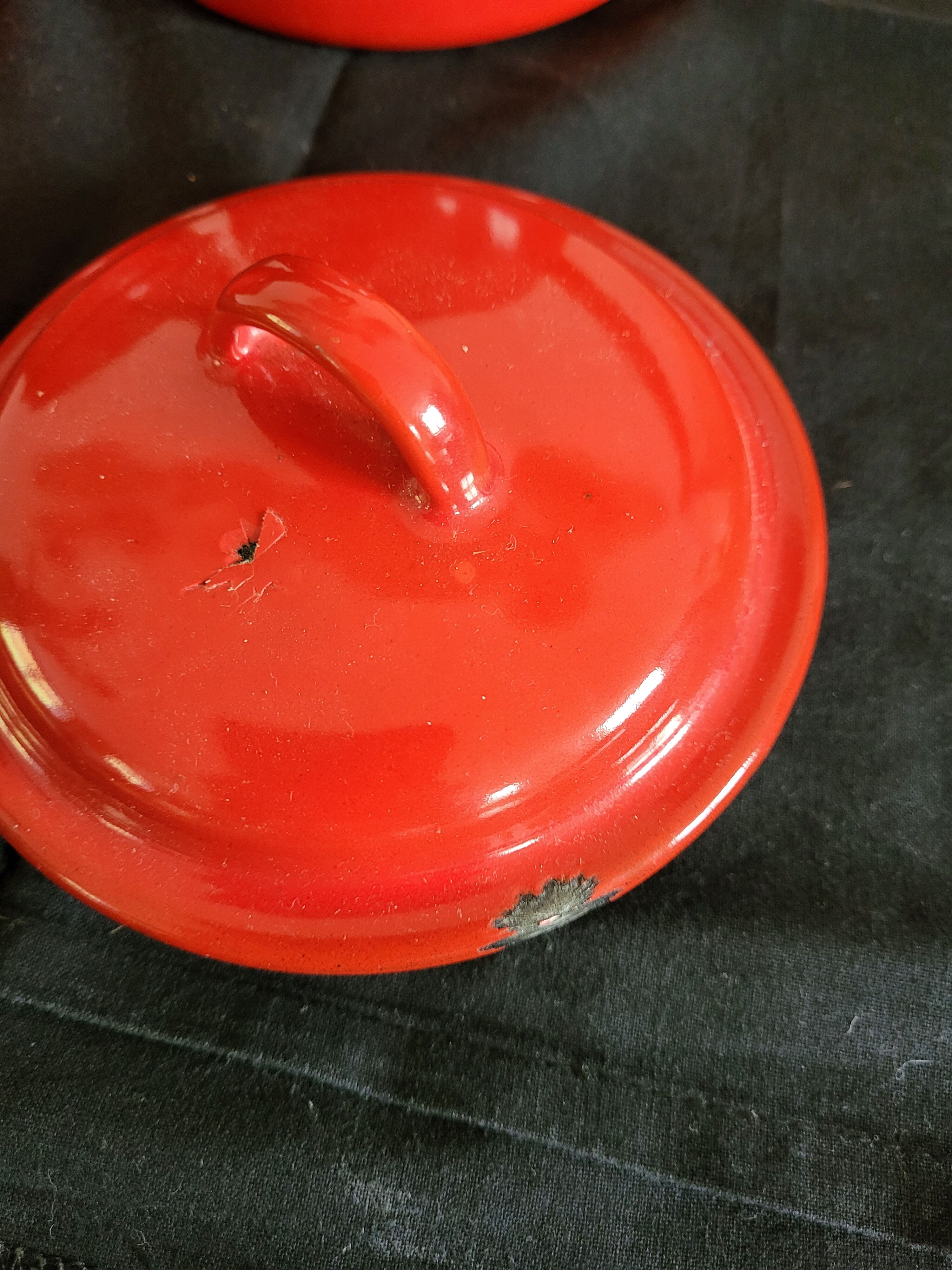 Red kettle in vintage email