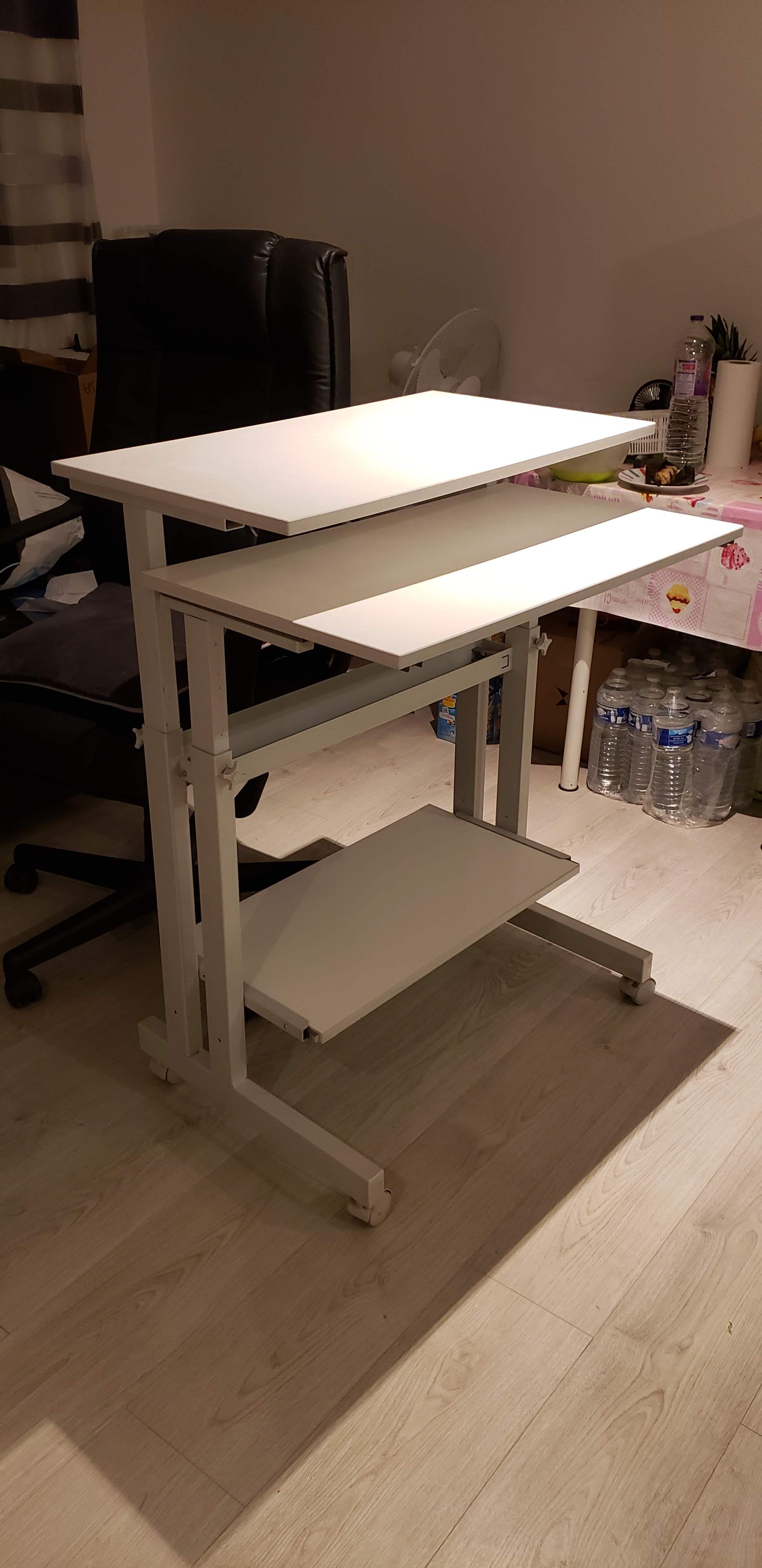 Office like new with wheels, with 3 levels, adjustable in height