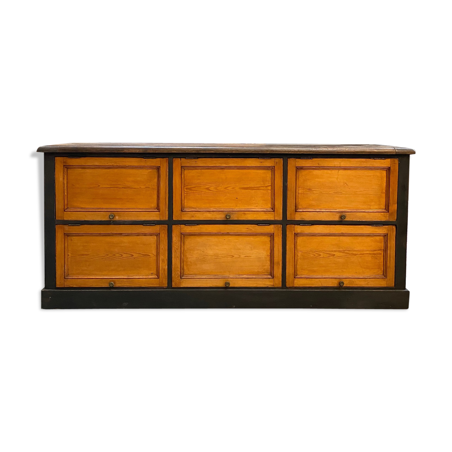 Furniture with 20th valves