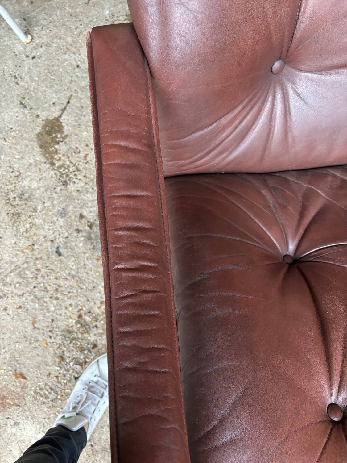 Scandinavian leather and wood armchair Kengu armchair Elsa & Nordahl Solheim- Rykken